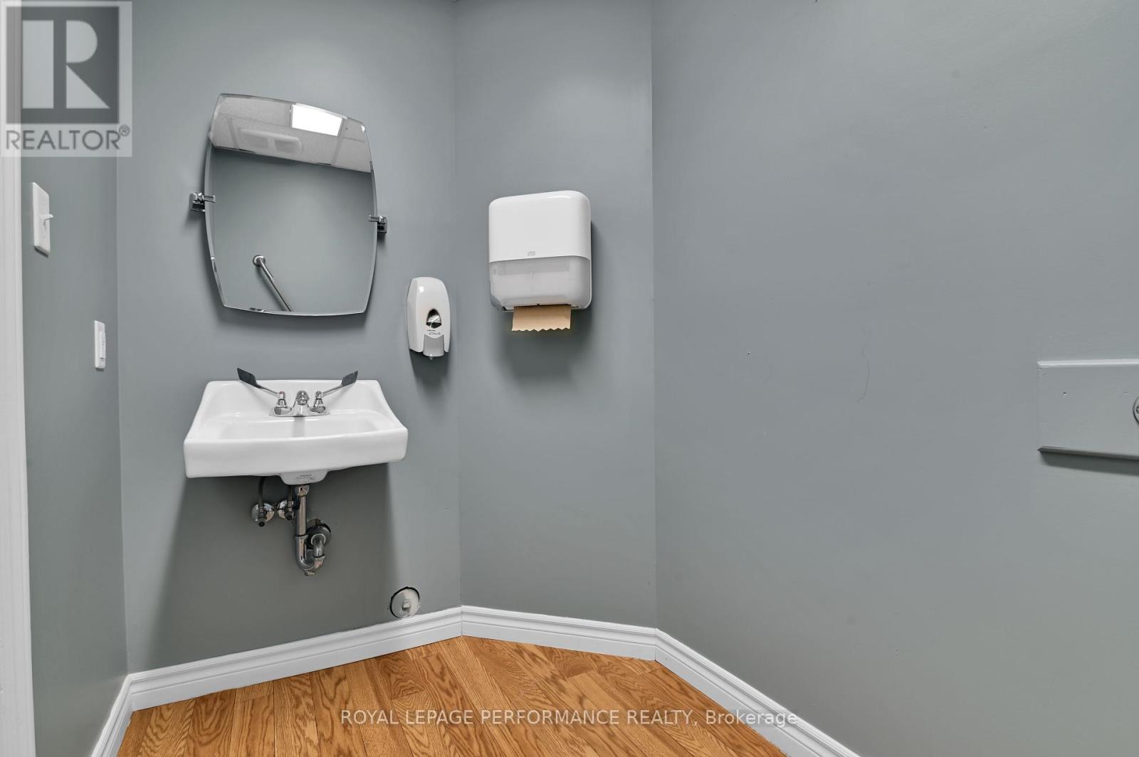 117 First Street E, Cornwall, Ontario  K6H 1K8 - Photo 9 - X12440056