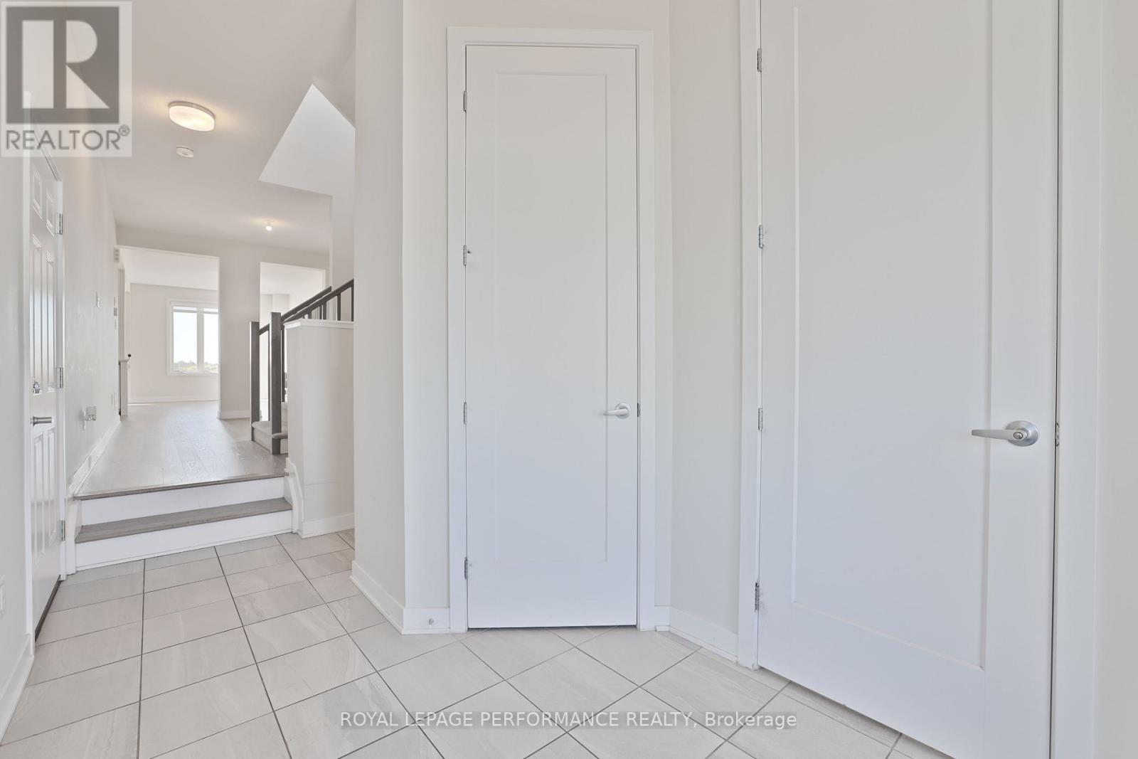 116 Main Halyard Lane, Ottawa, Ontario  K2J 7B6 - Photo 3 - X12440081