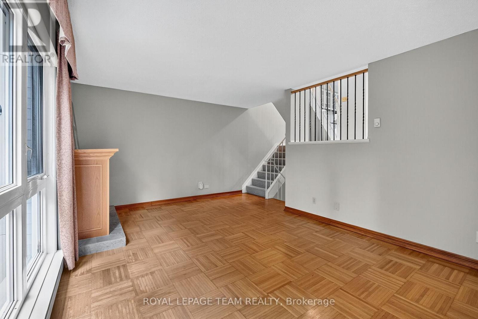 11 Peary Way, Ottawa, Ontario  K2L 1Z9 - Photo 12 - X12440093