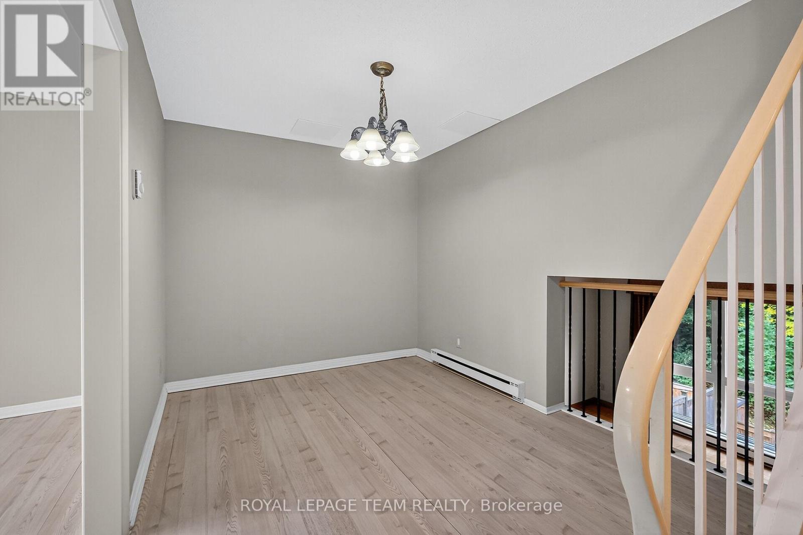 11 Peary Way, Ottawa, Ontario  K2L 1Z9 - Photo 14 - X12440093