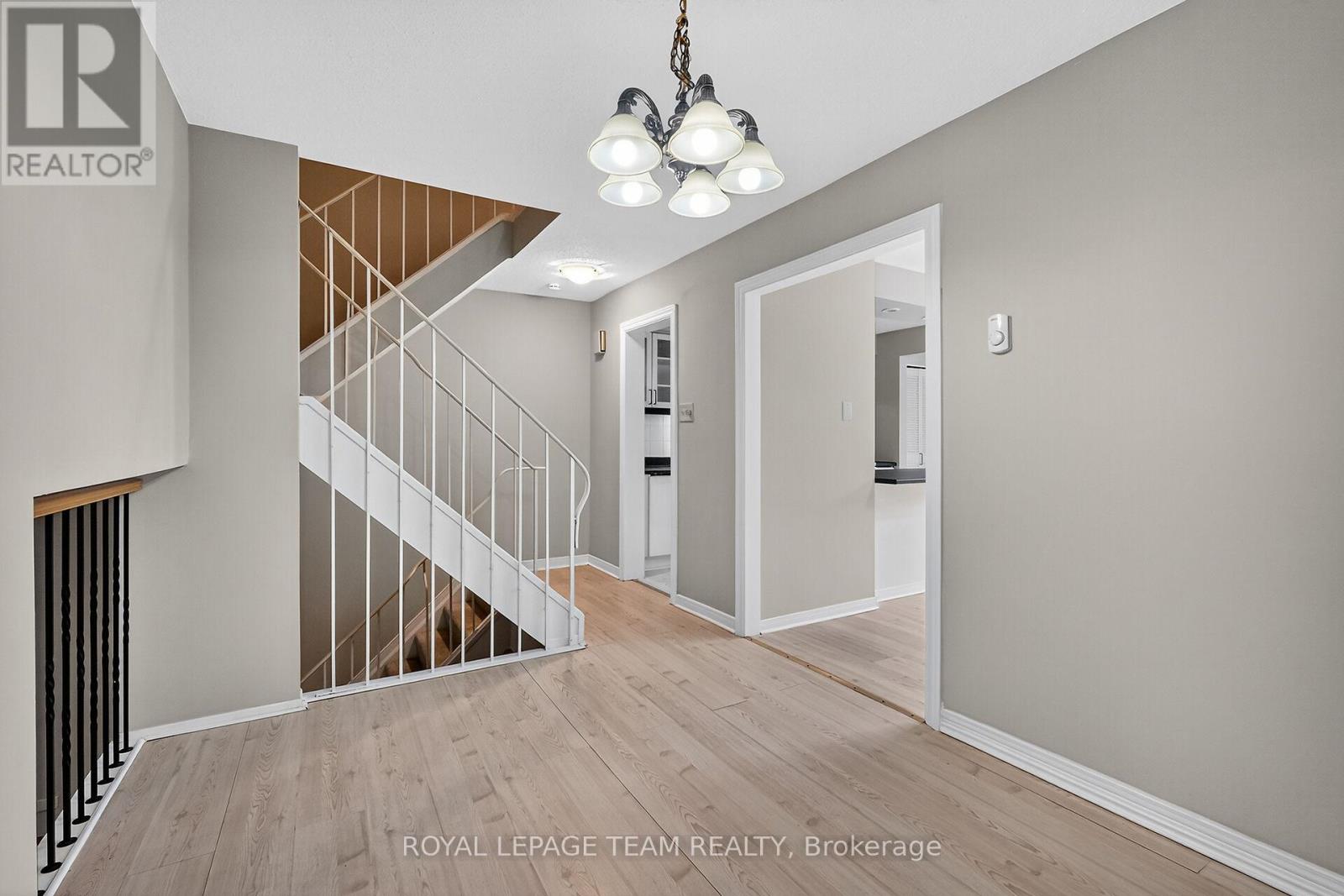 11 Peary Way, Ottawa, Ontario  K2L 1Z9 - Photo 15 - X12440093