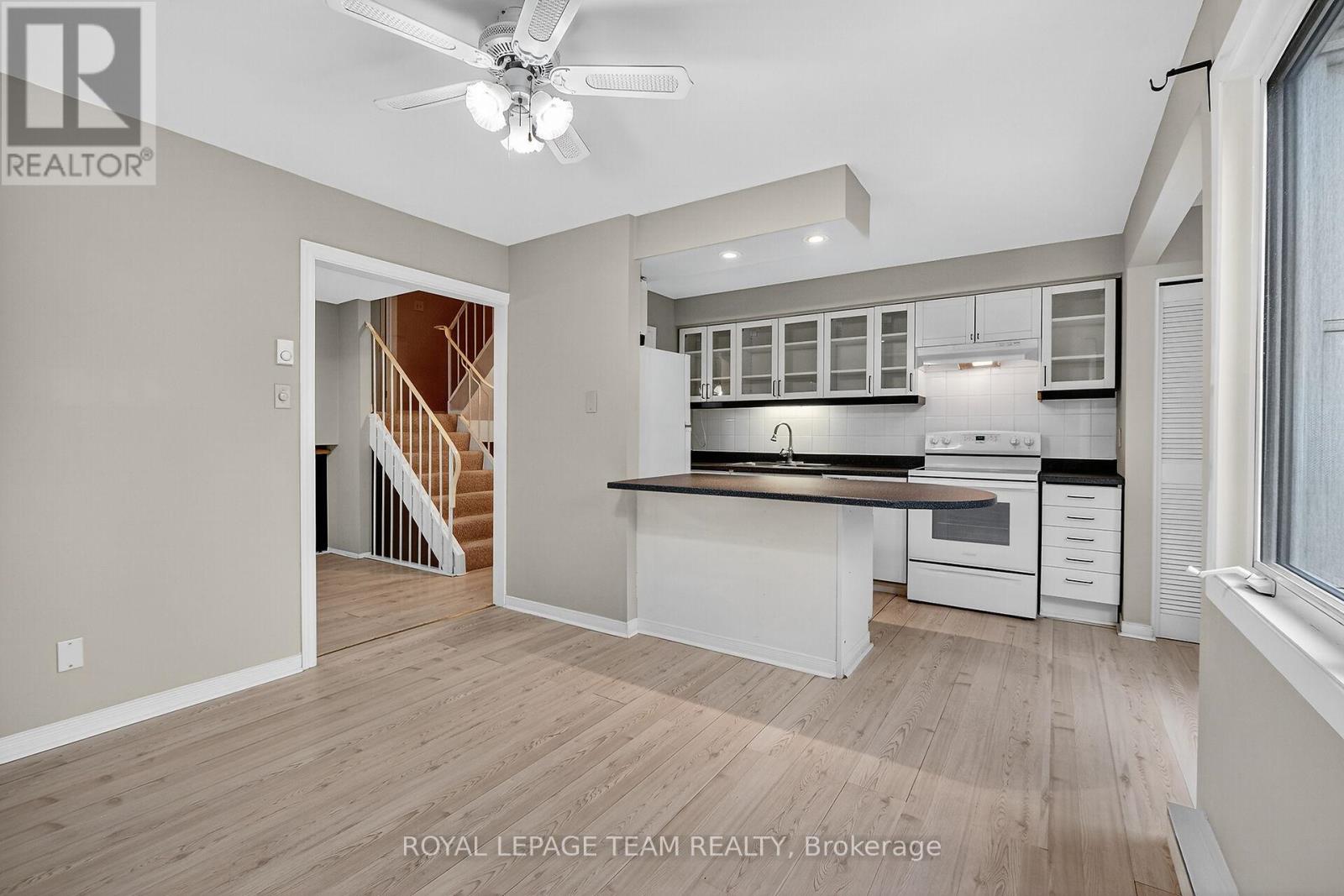 11 Peary Way, Ottawa, Ontario  K2L 1Z9 - Photo 16 - X12440093