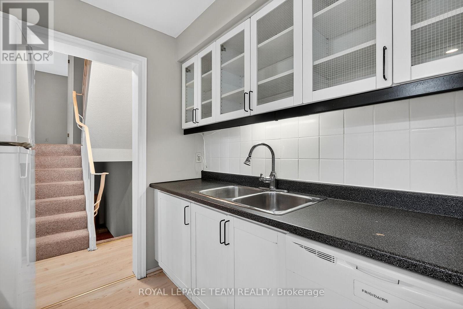 11 Peary Way, Ottawa, Ontario  K2L 1Z9 - Photo 17 - X12440093
