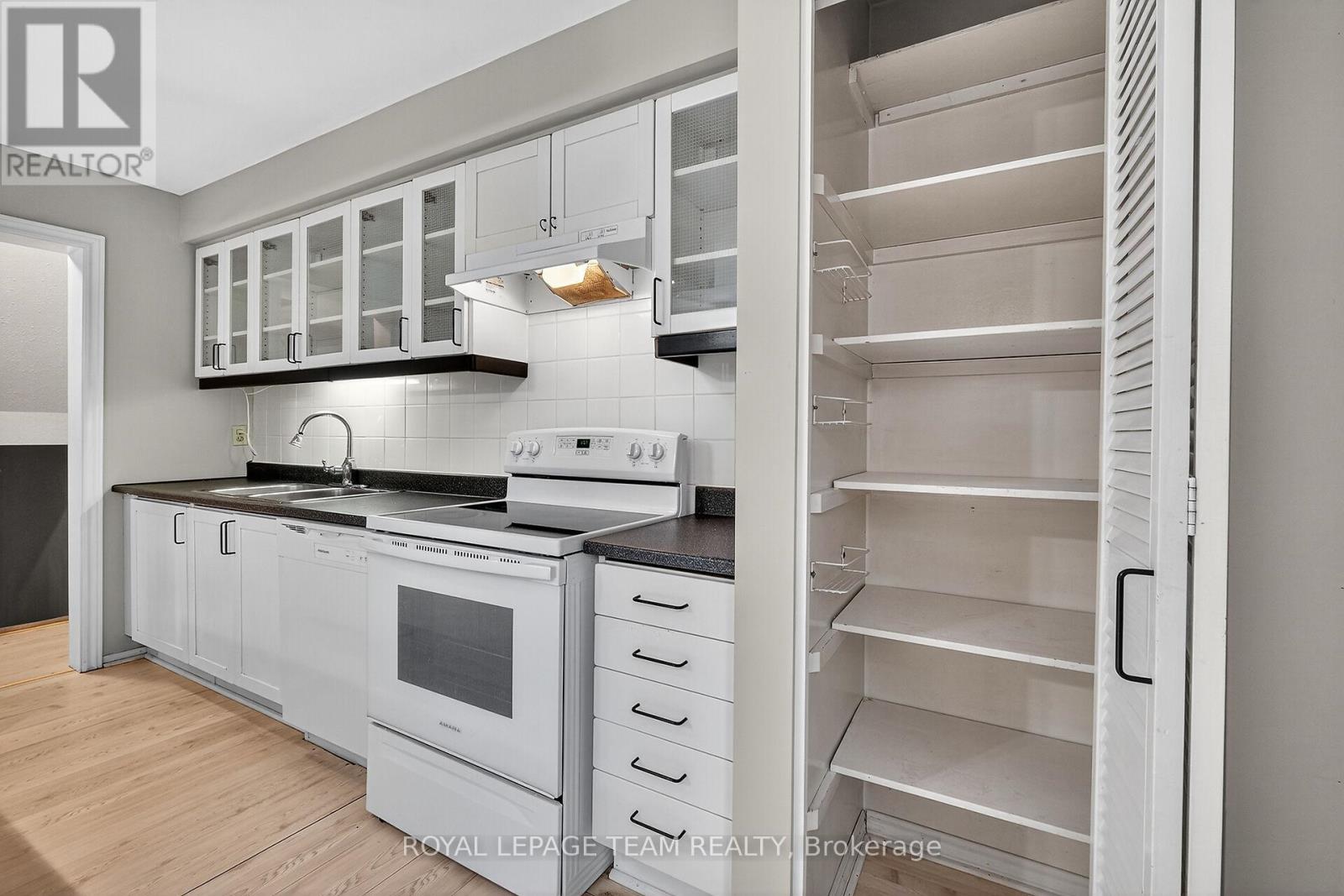 11 Peary Way, Ottawa, Ontario  K2L 1Z9 - Photo 18 - X12440093