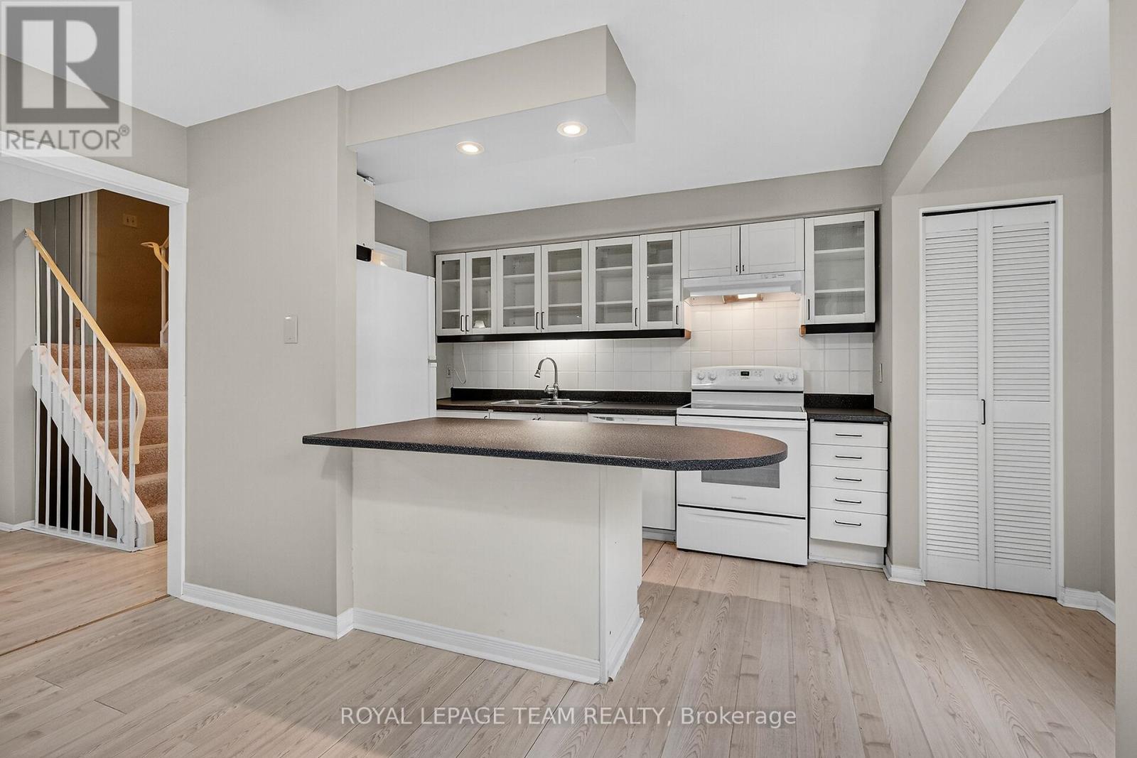 11 Peary Way, Ottawa, Ontario  K2L 1Z9 - Photo 21 - X12440093