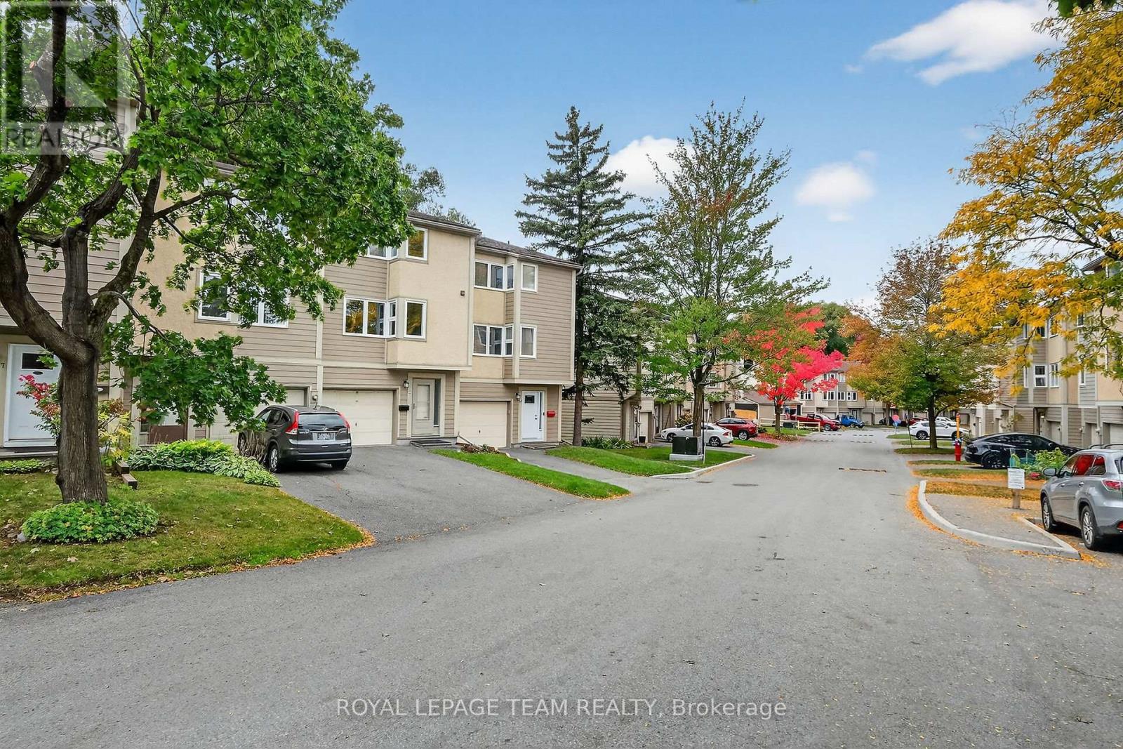 11 Peary Way, Ottawa, Ontario  K2L 1Z9 - Photo 3 - X12440093