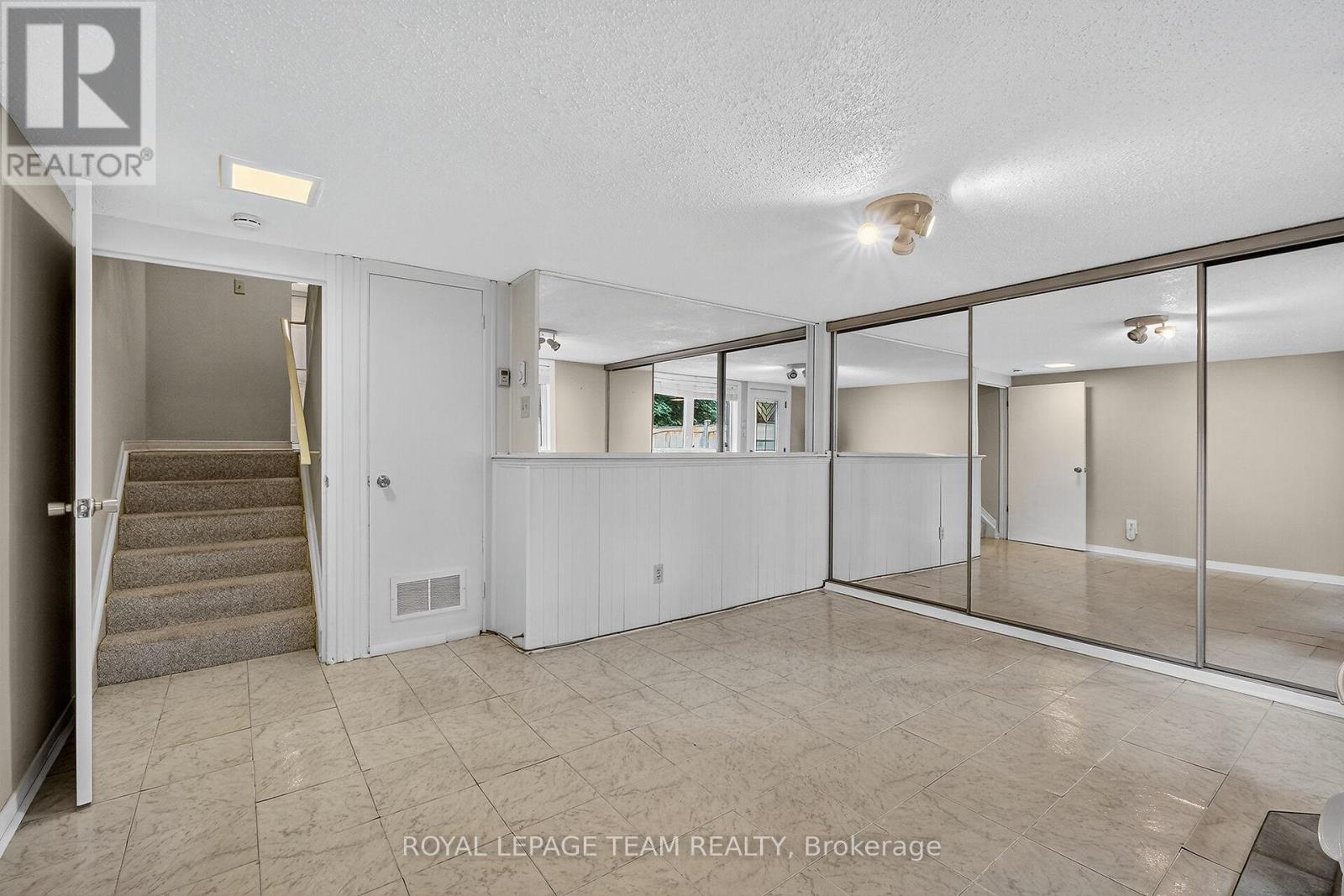 11 Peary Way, Ottawa, Ontario  K2L 1Z9 - Photo 35 - X12440093