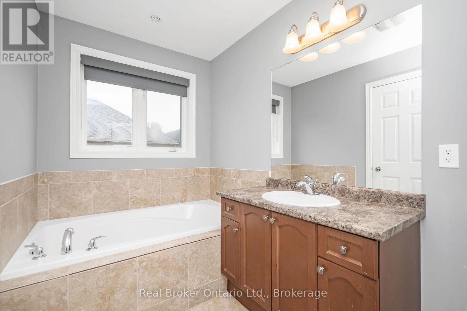 23 Bellflower Boulevard, Hamilton, Ontario  L0R 1P0 - Photo 17 - X12440031