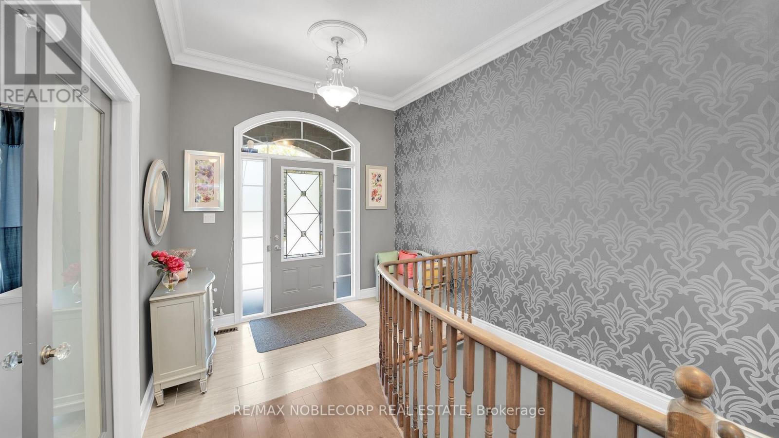 31 - 34 Hillcrest Drive, New Tecumseth, Ontario  L9R 0N4 - Photo 4 - N12439776