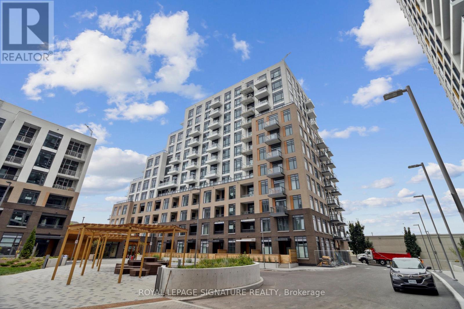 623 - 8 BEVERLEY GLEN BOULEVARD, Vaughan, Ontario