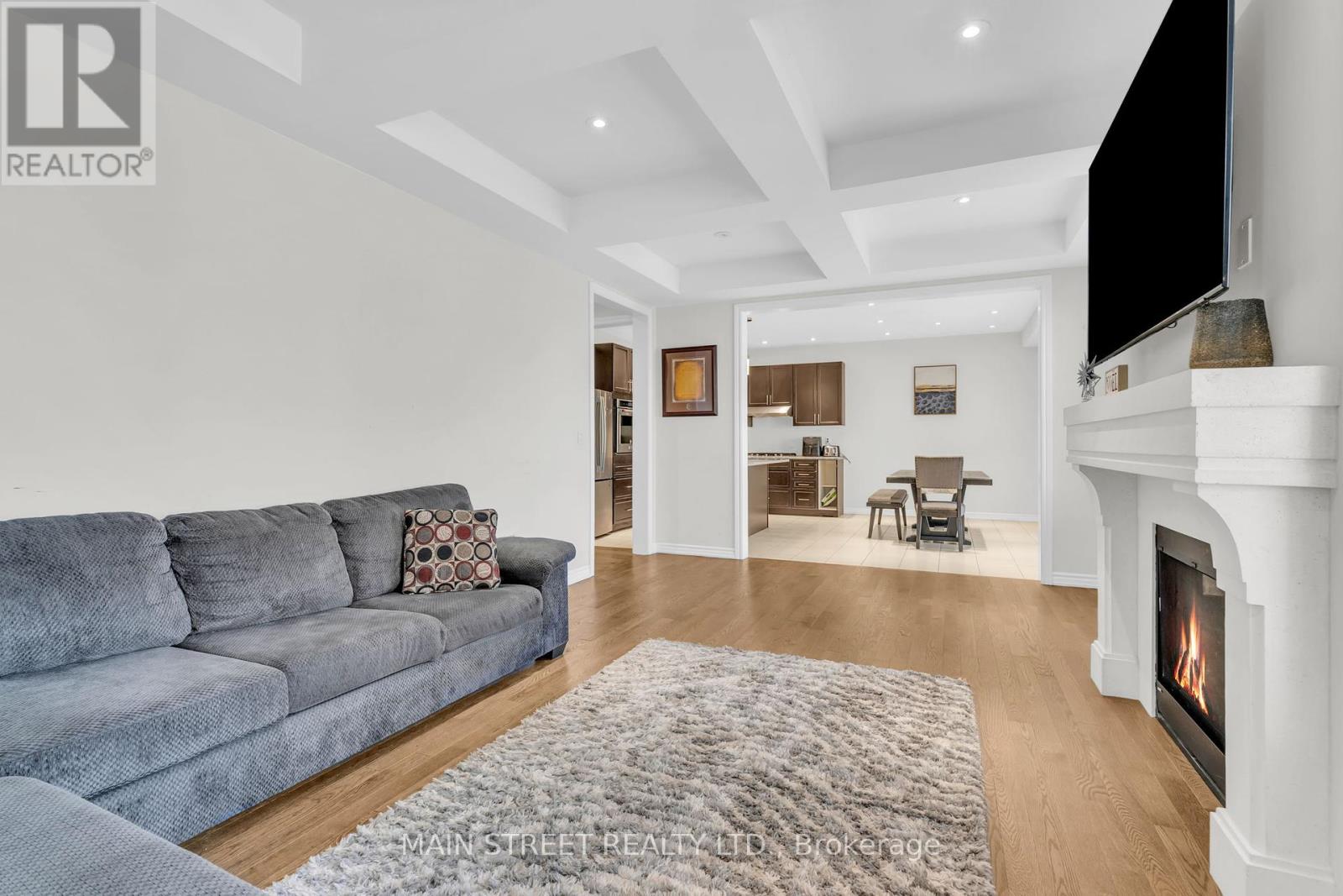 6 Leaden Hall Drive, East Gwillimbury, Ontario  L0G 1R0 - Photo 10 - N12439799