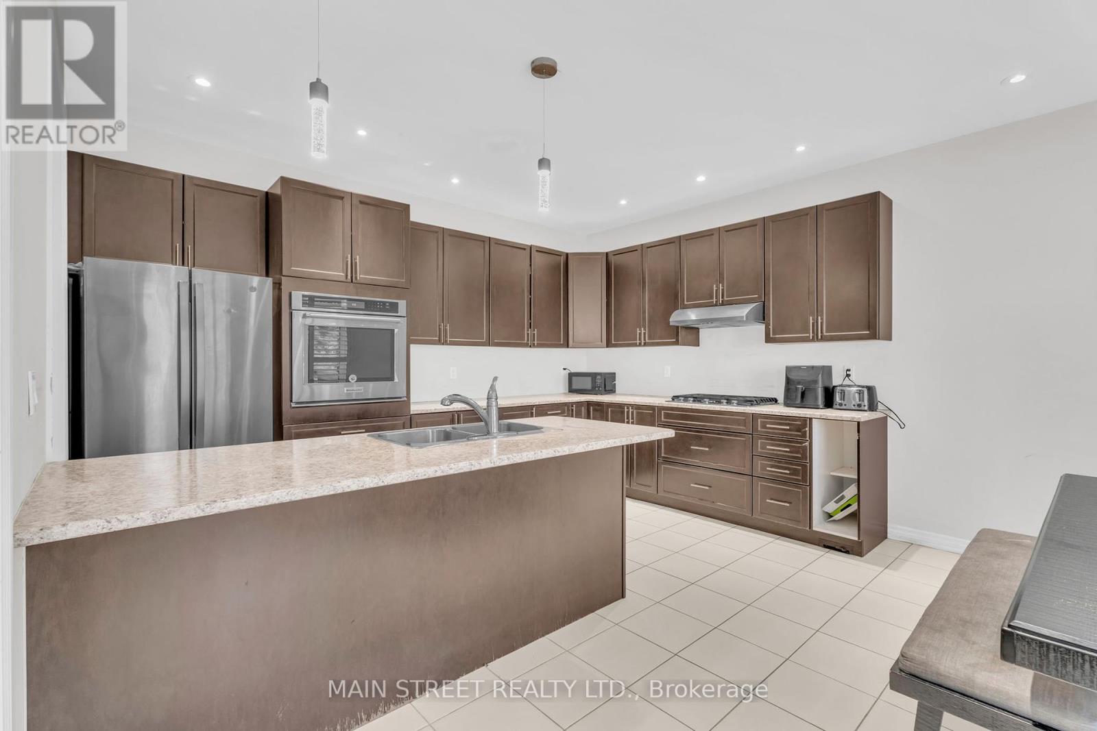 6 Leaden Hall Drive, East Gwillimbury, Ontario  L0G 1R0 - Photo 12 - N12439799