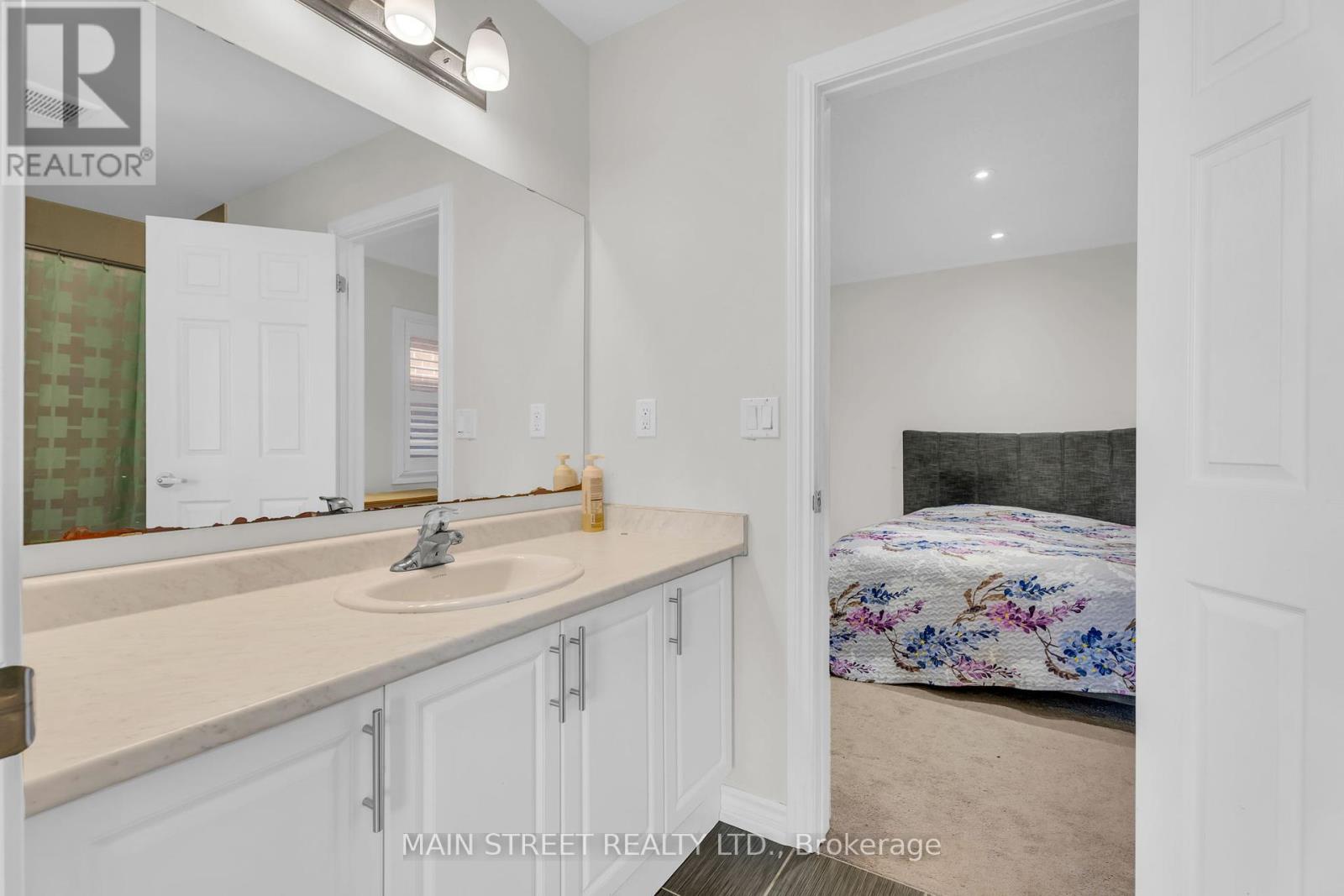 6 Leaden Hall Drive, East Gwillimbury, Ontario  L0G 1R0 - Photo 23 - N12439799