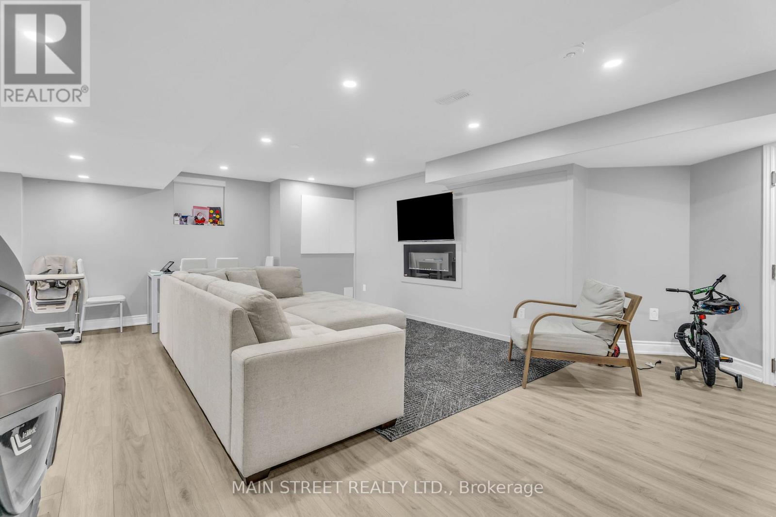 6 Leaden Hall Drive, East Gwillimbury, Ontario  L0G 1R0 - Photo 26 - N12439799