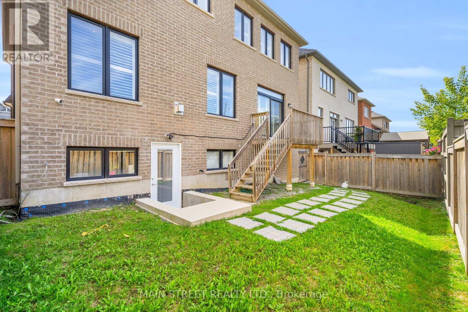 6 Leaden Hall Drive, East Gwillimbury, Ontario  L0G 1R0 - Photo 34 - N12439799