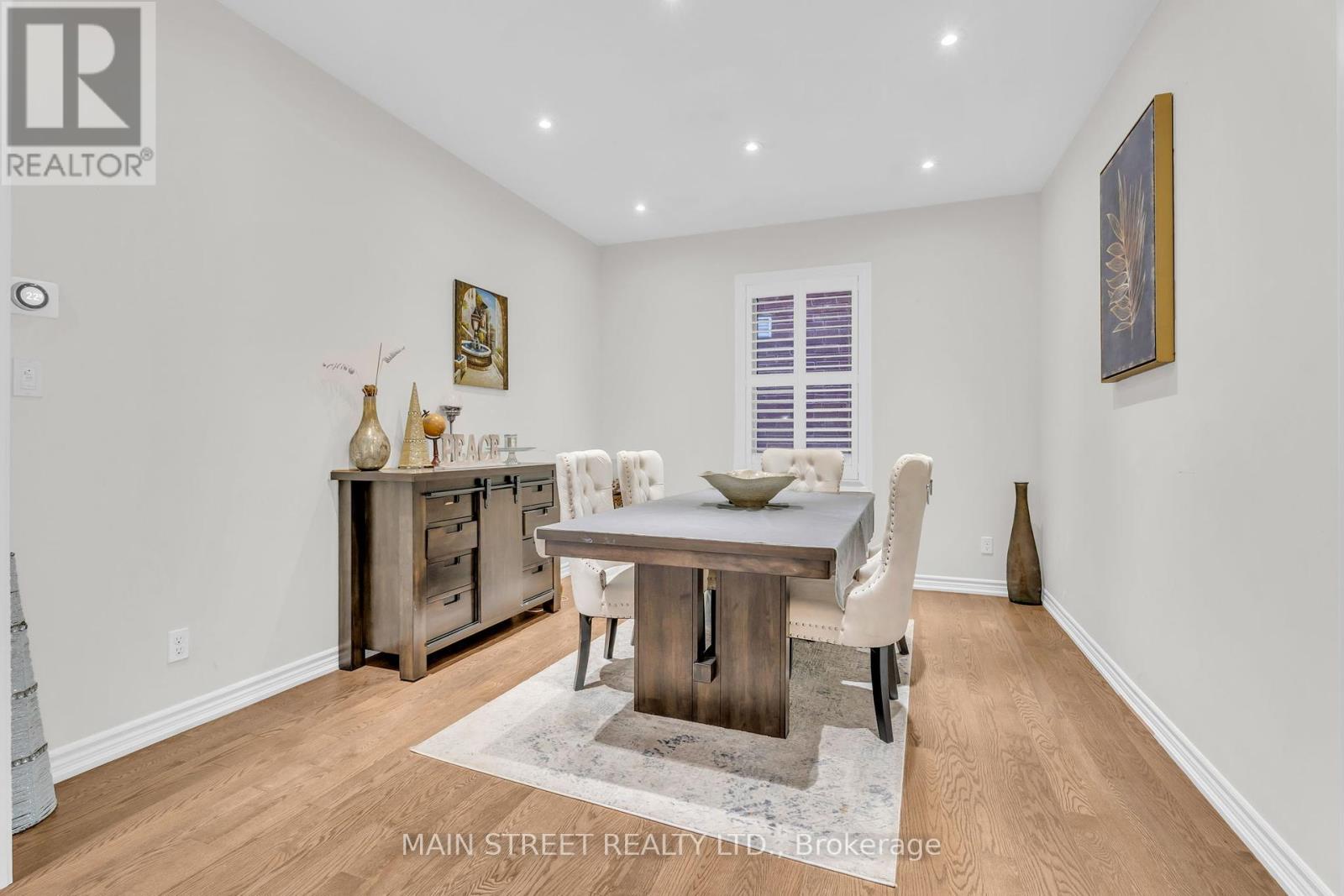 6 Leaden Hall Drive, East Gwillimbury, Ontario  L0G 1R0 - Photo 8 - N12439799
