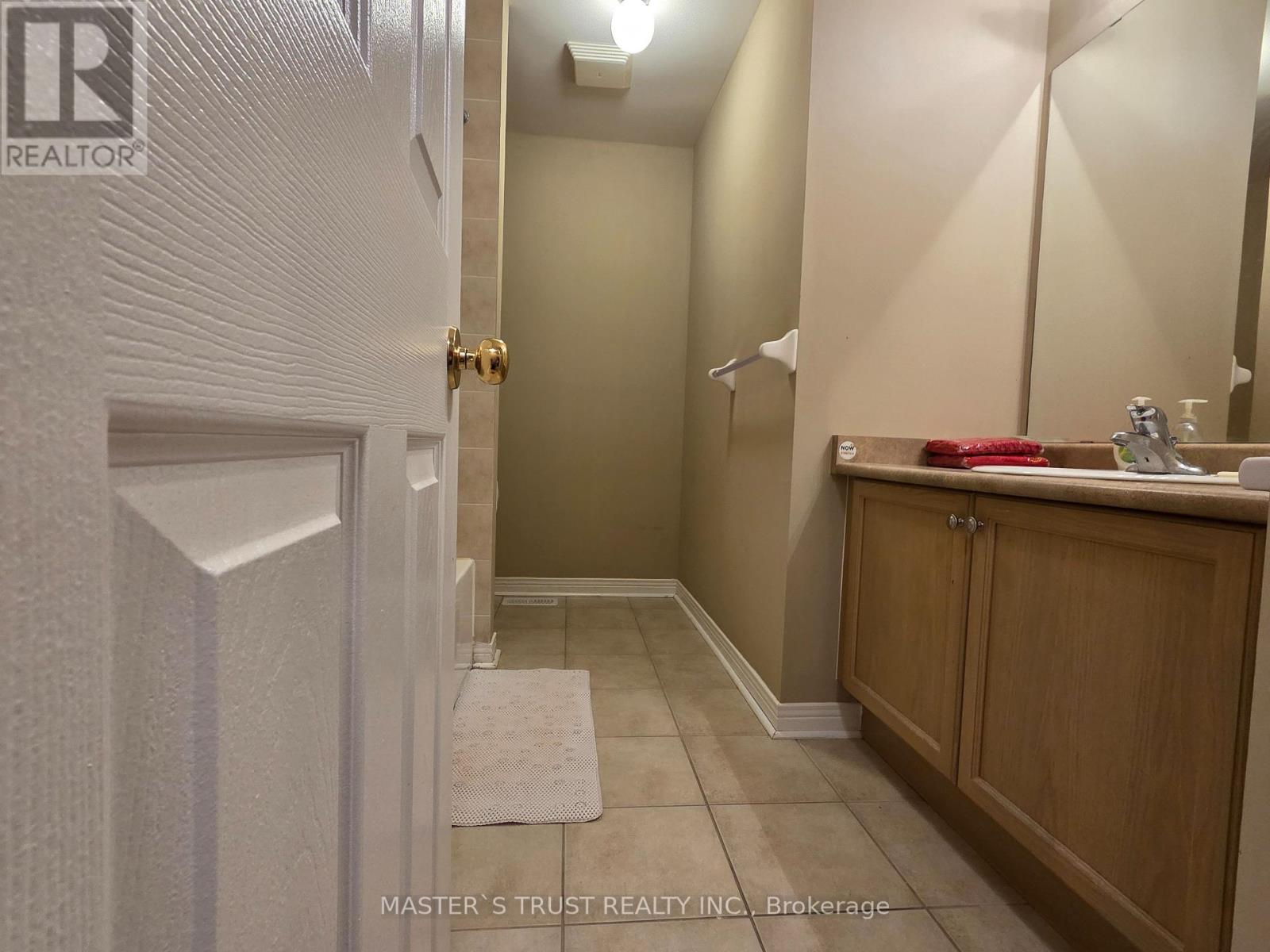 45 Sharon Lee Drive, Markham, Ontario  L6C 2K2 - Photo 9 - N12439812
