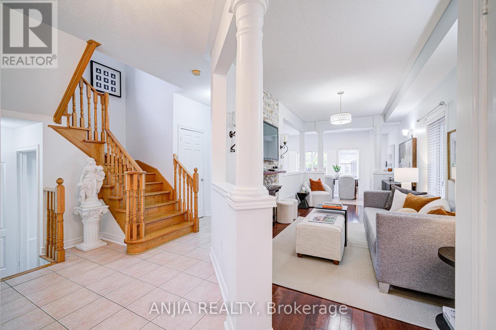 97 Blackthorn Drive, Vaughan, Ontario  L6A 3N2 - Photo 5 - N12439831