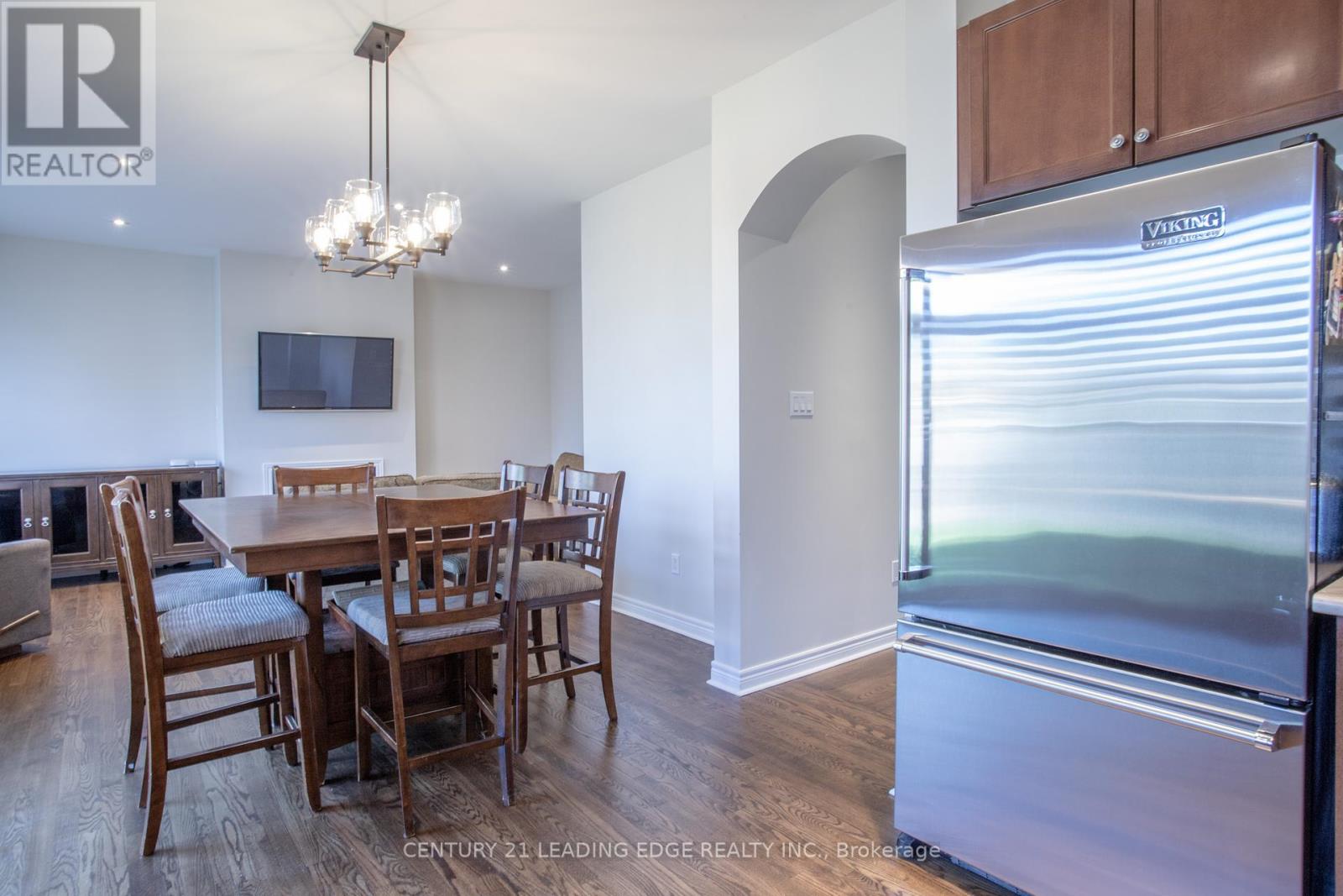 327 Mantle Avenue, Whitchurch-Stouffville, Ontario  L4A 0R9 - Photo 11 - N12439900