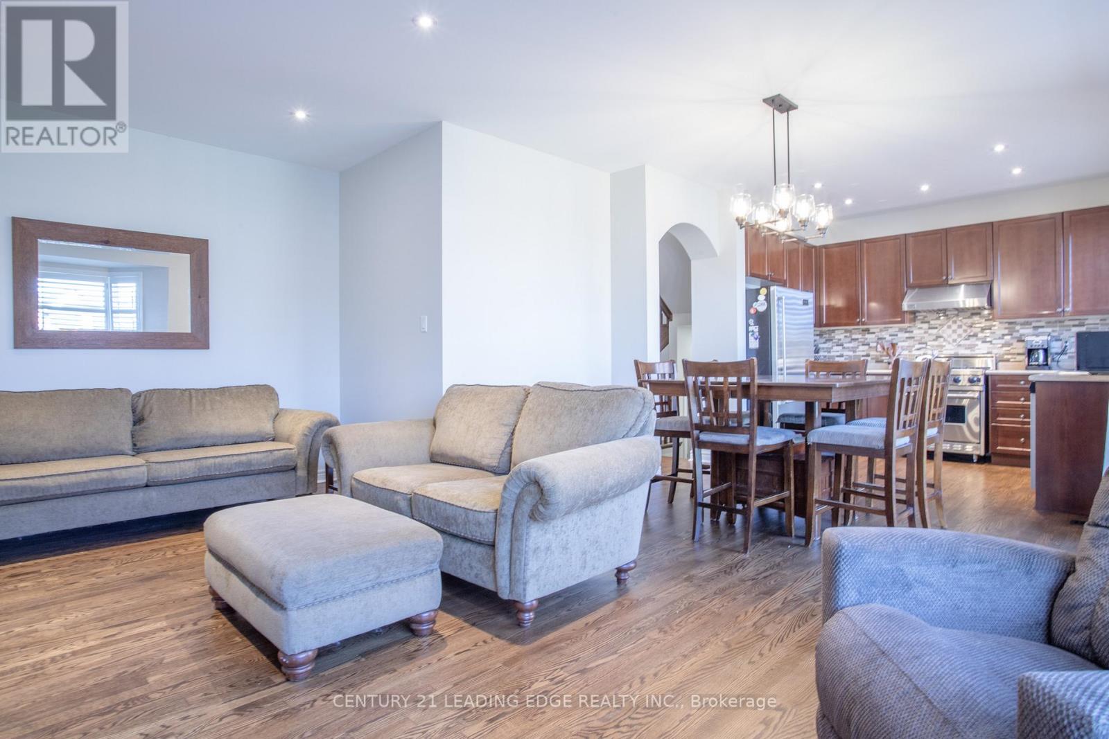 327 Mantle Avenue, Whitchurch-Stouffville, Ontario  L4A 0R9 - Photo 12 - N12439900
