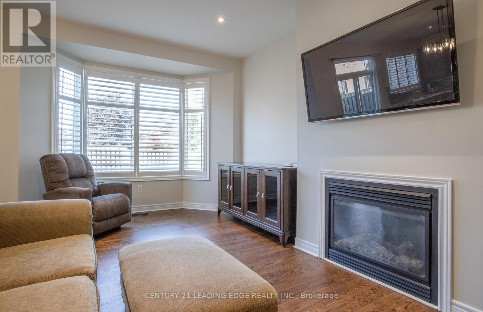 327 Mantle Avenue, Whitchurch-Stouffville, Ontario  L4A 0R9 - Photo 13 - N12439900