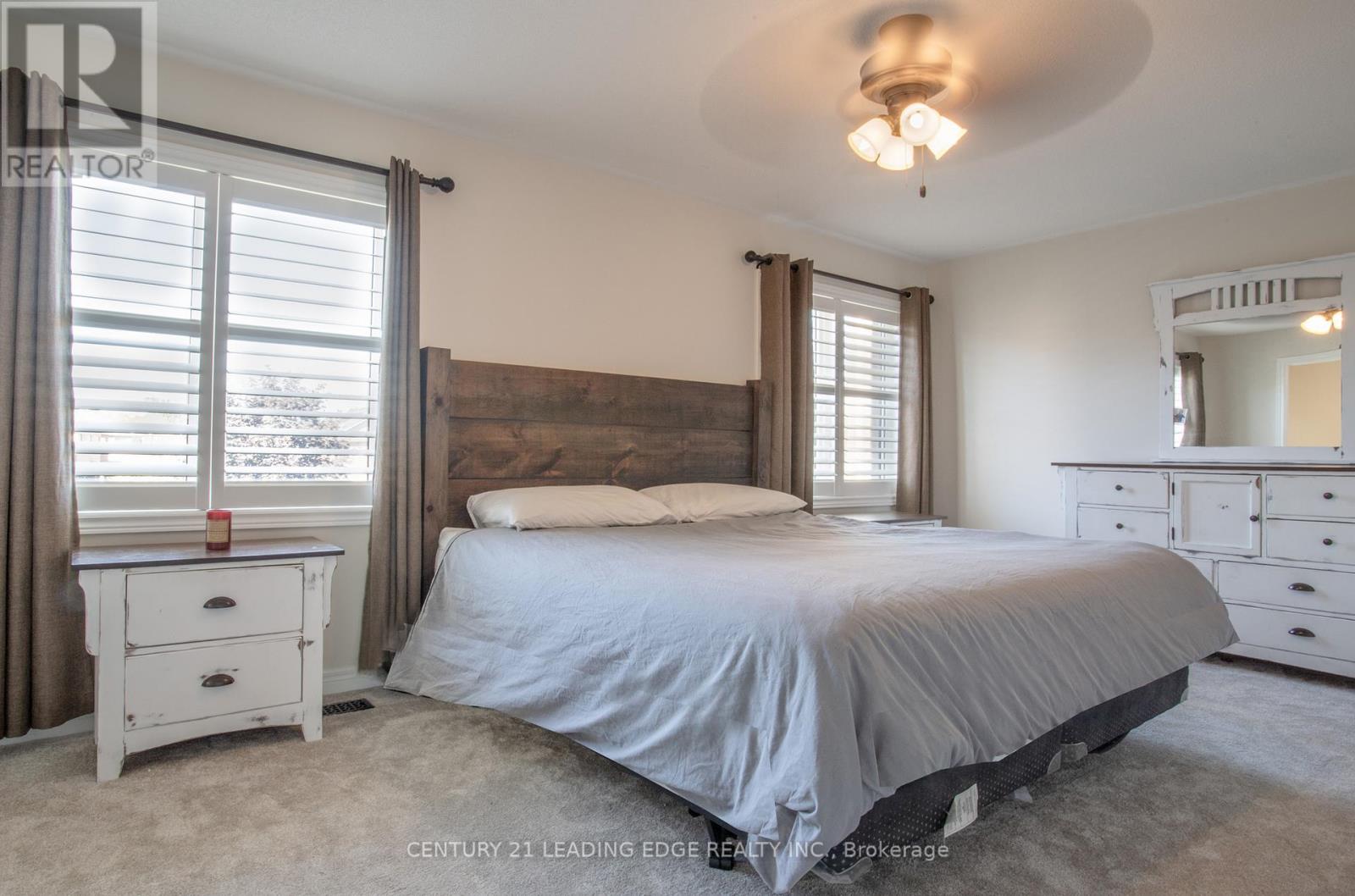 327 Mantle Avenue, Whitchurch-Stouffville, Ontario  L4A 0R9 - Photo 17 - N12439900