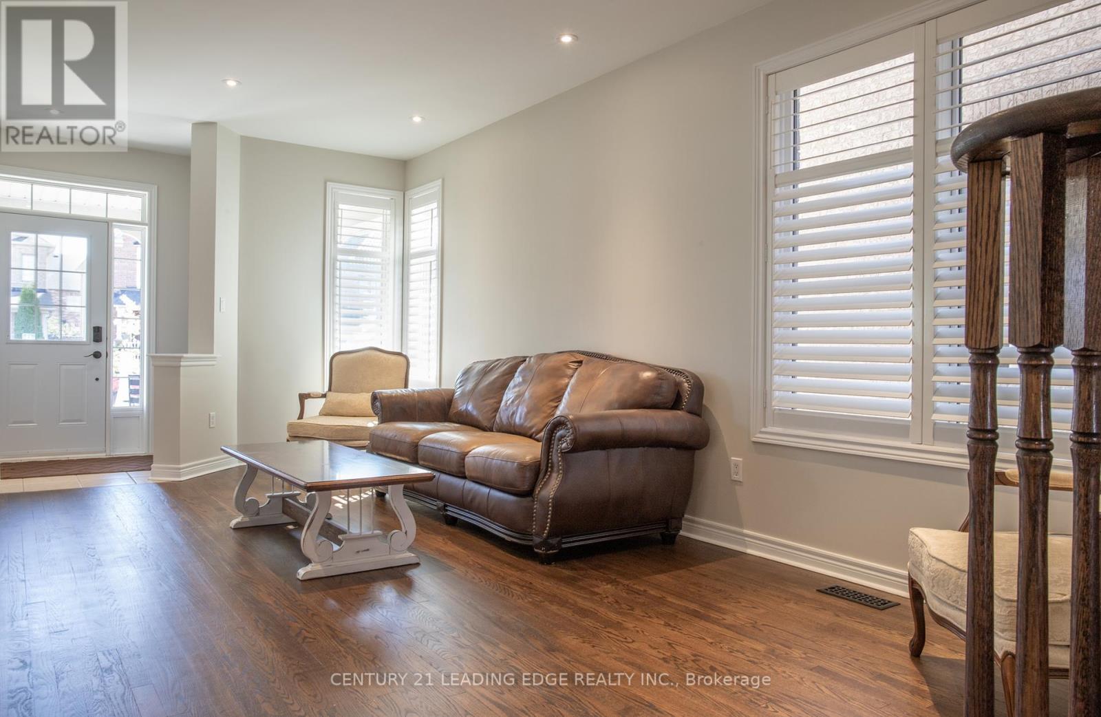 327 Mantle Avenue, Whitchurch-Stouffville, Ontario  L4A 0R9 - Photo 6 - N12439900