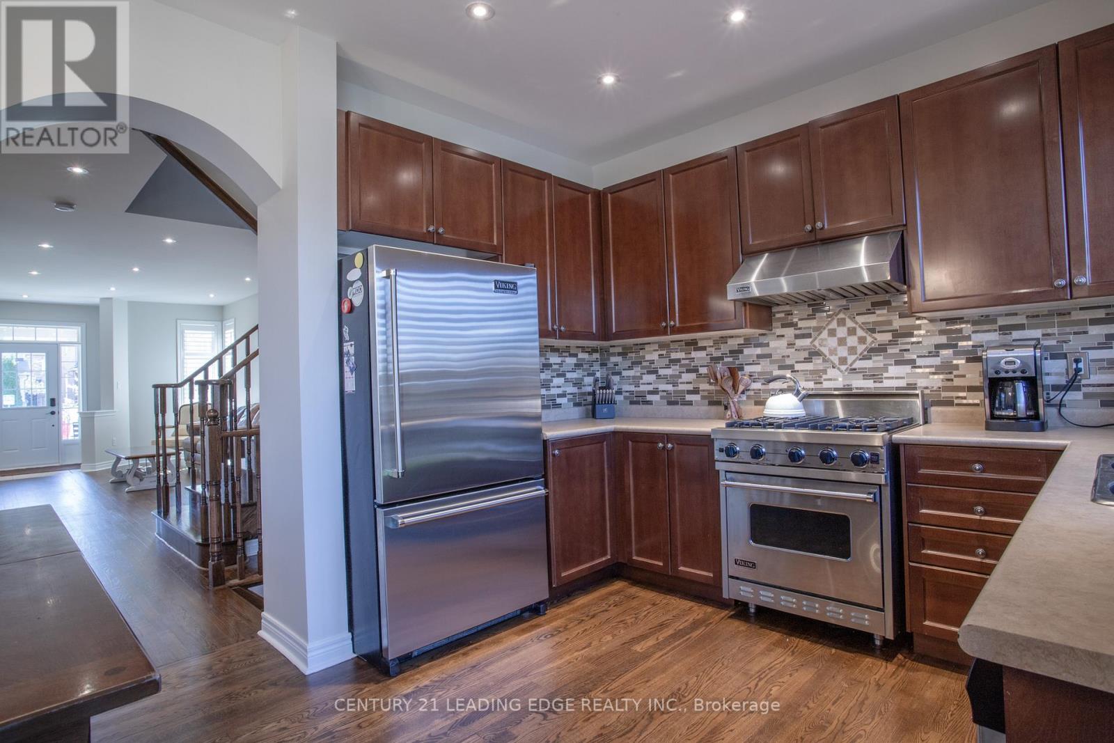 327 Mantle Avenue, Whitchurch-Stouffville, Ontario  L4A 0R9 - Photo 8 - N12439900