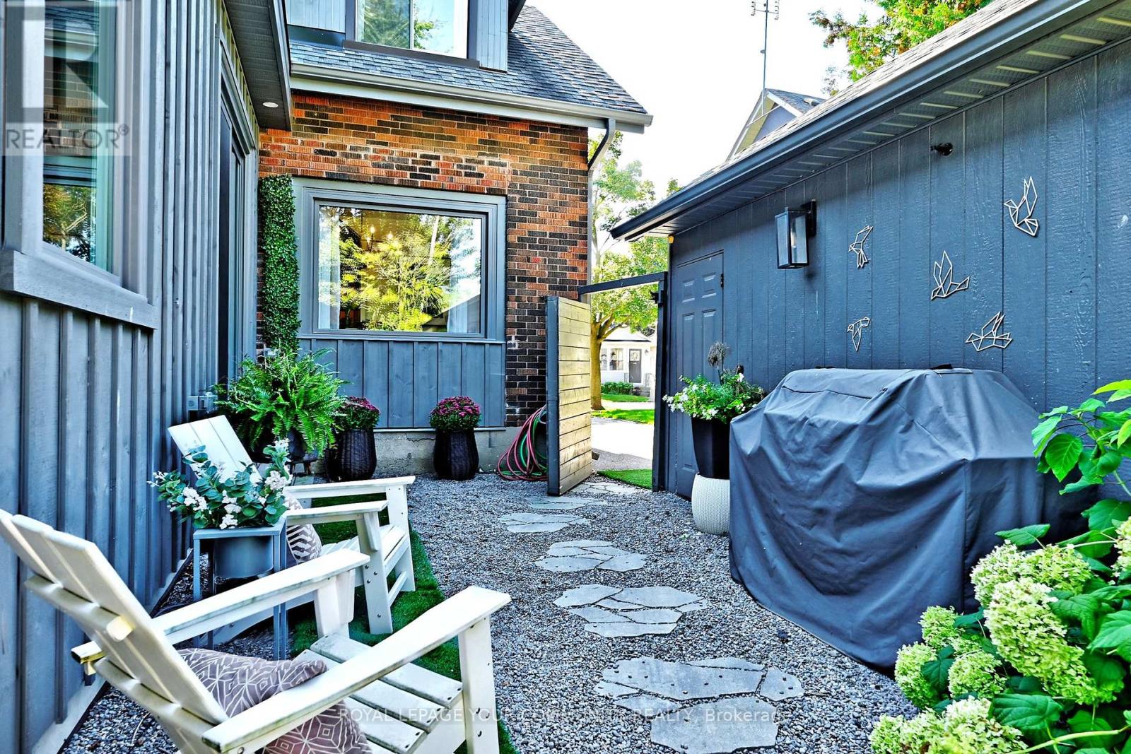 82 Centre Street, Aurora, Ontario  L4G 1J8 - Photo 49 - N12439914