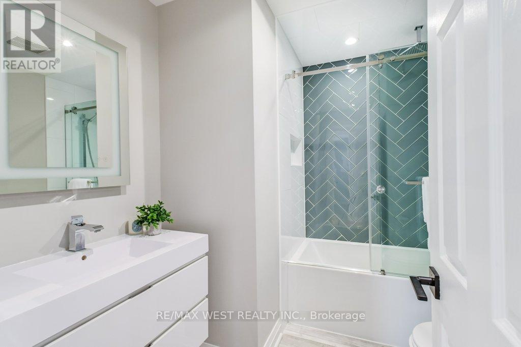 31 Watkins Glen Crescent, Aurora, Ontario  L4G 7P3 - Photo 32 - N12439925