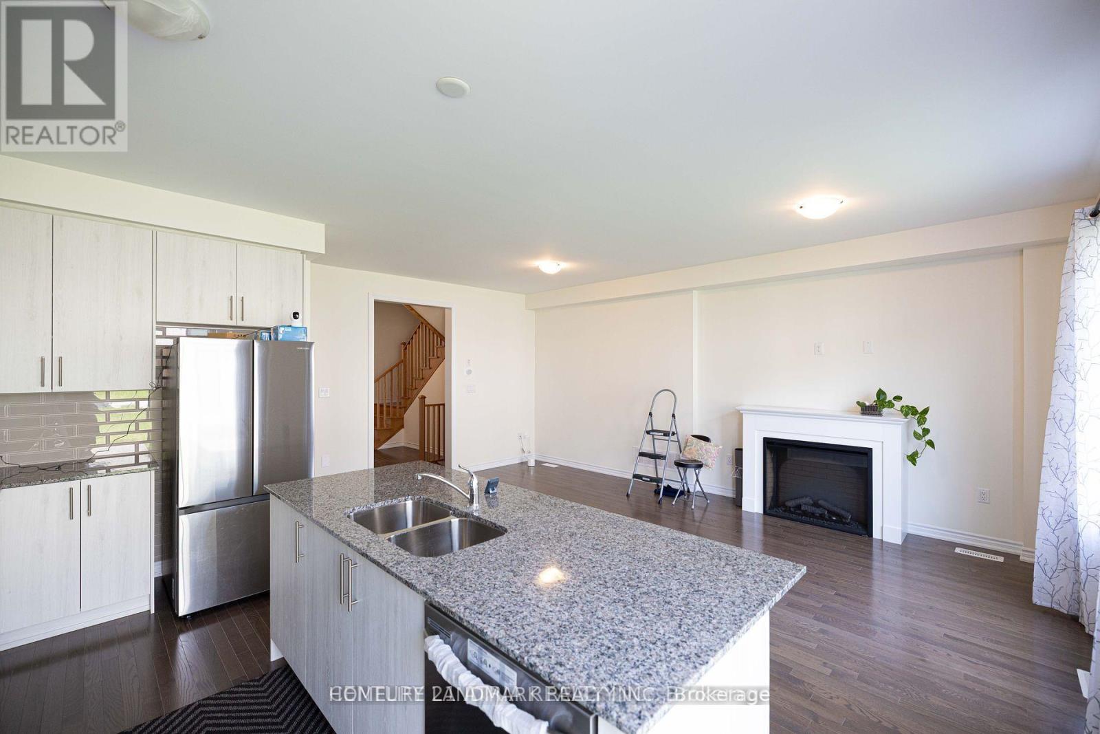 12 Fish Drive, Aurora, Ontario  L4G 4A6 - Photo 3 - N12439997