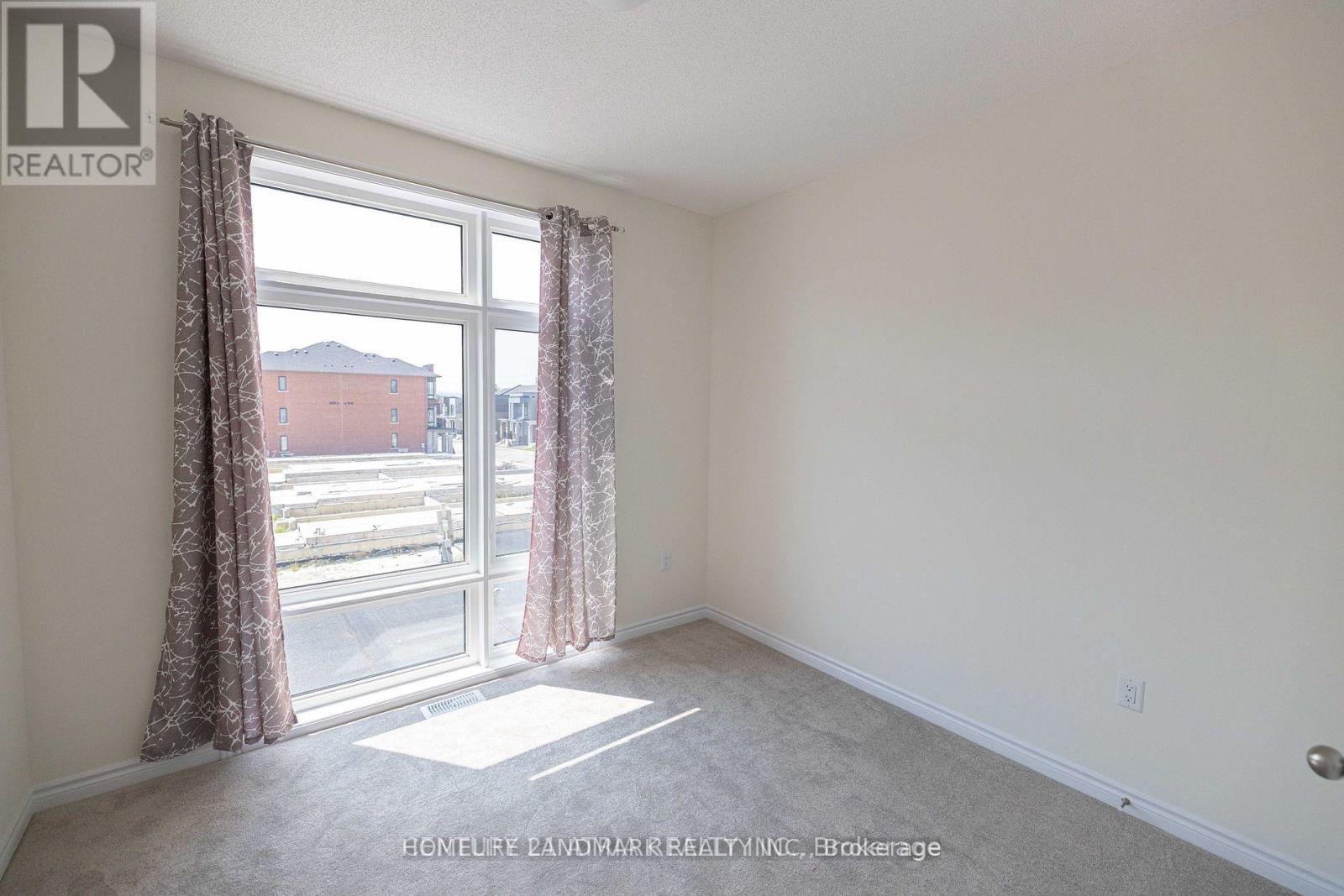 12 Fish Drive, Aurora, Ontario  L4G 4A6 - Photo 9 - N12439997