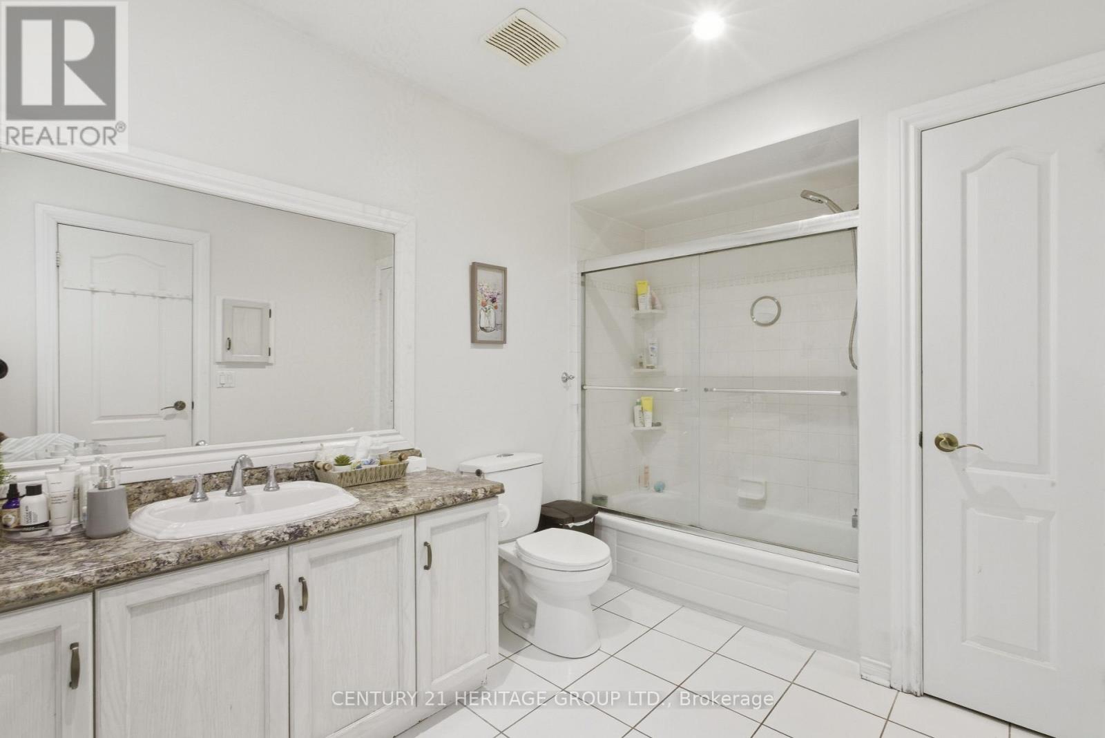 398 Carruthers Avenue, Newmarket, Ontario  L3X 2C1 - Photo 23 - N12439999
