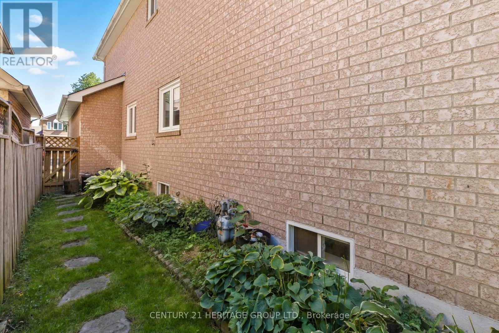 398 Carruthers Avenue, Newmarket, Ontario  L3X 2C1 - Photo 36 - N12439999
