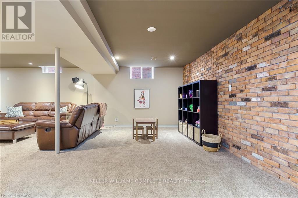44 Grassyplain Drive, Hamilton (Villages Of Glancaster), Ontario  L0R 1W0 - Photo 35 - X12440113