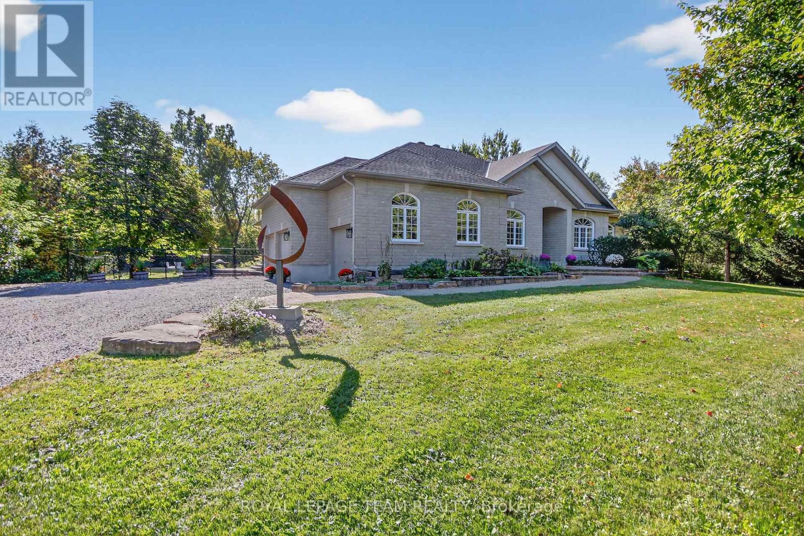 6196 Elkwood Drive, Ottawa, Ontario  K4P 1M9 - Photo 3 - X12343160