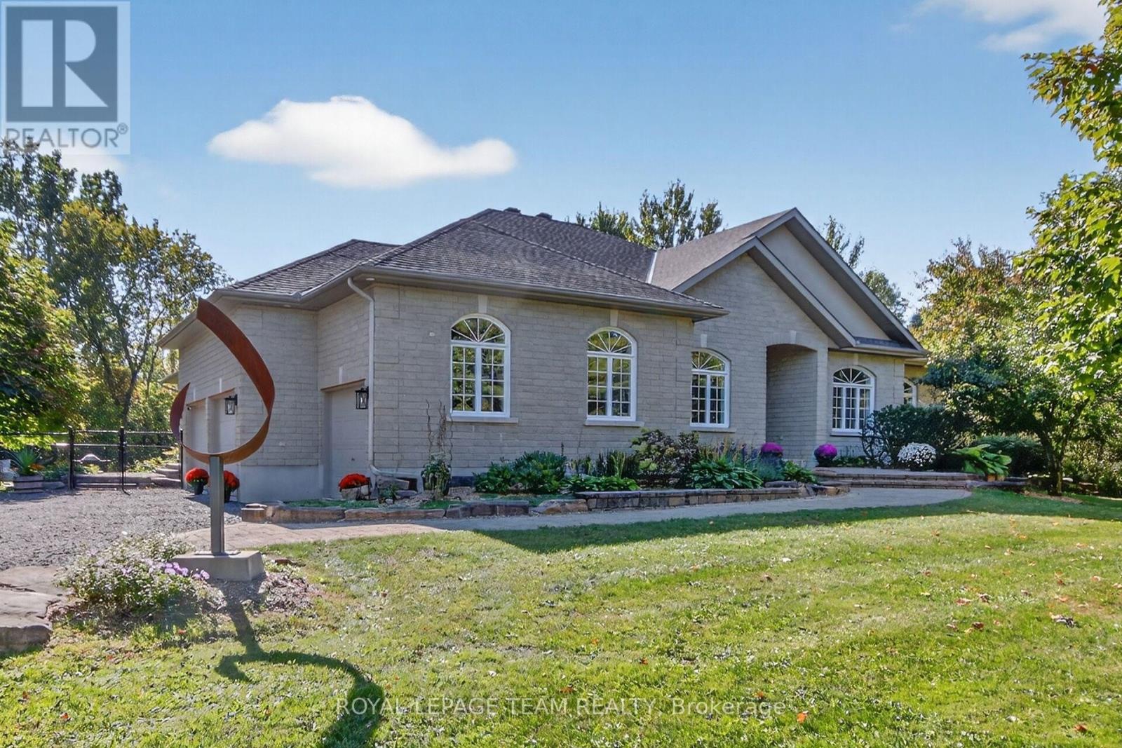 6196 Elkwood Drive, Ottawa, Ontario  K4P 1M9 - Photo 6 - X12343160
