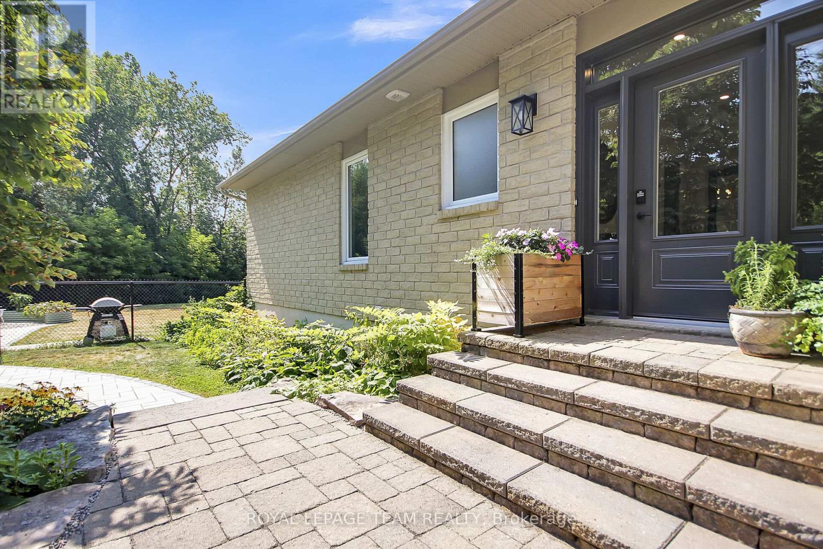 6196 Elkwood Drive, Ottawa, Ontario  K4P 1M9 - Photo 43 - X12343160