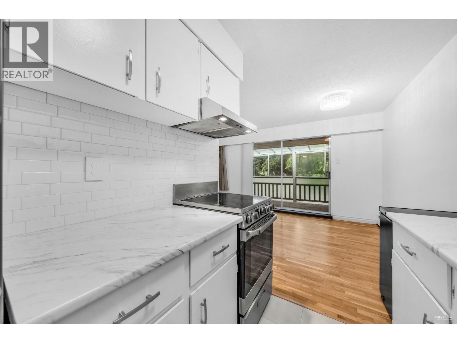 704 555 W 28th Street, North Vancouver, British Columbia  V7N 2J7 - Photo 14 - R3054489