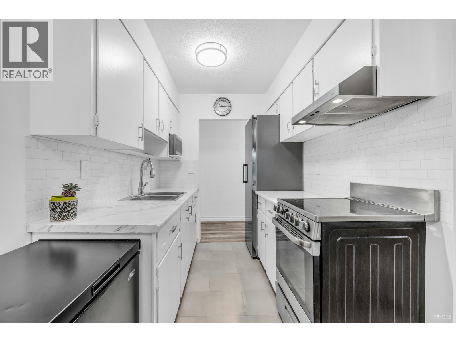 704 555 W 28th Street, North Vancouver, British Columbia  V7N 2J7 - Photo 4 - R3054489