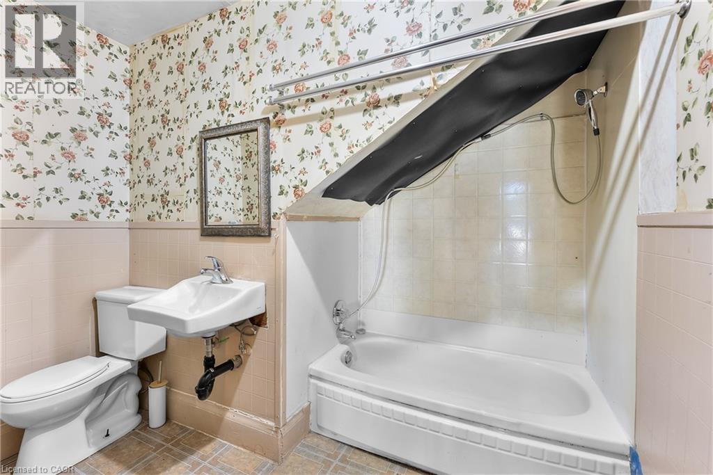 6 Henry Street, St. Catharines, Ontario  L2R 5T1 - Photo 11 - 40769960