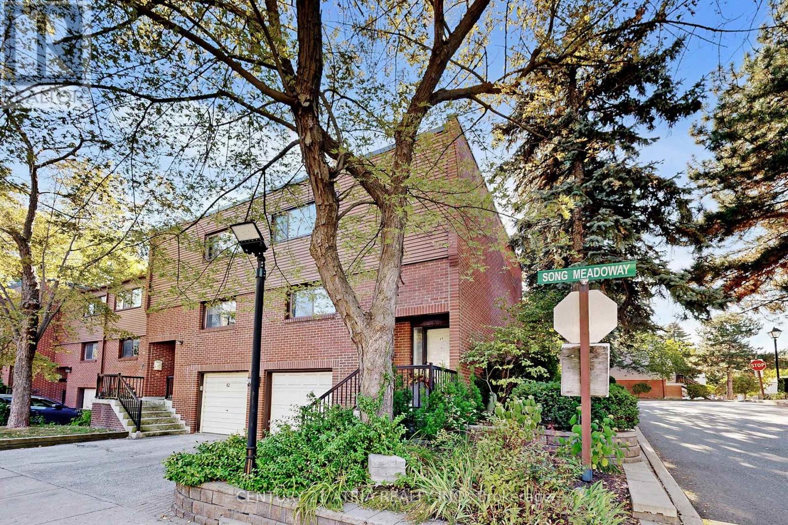 44 Song Meadoway, Toronto, Ontario  M2H 2T7 - Photo 2 - C12417718