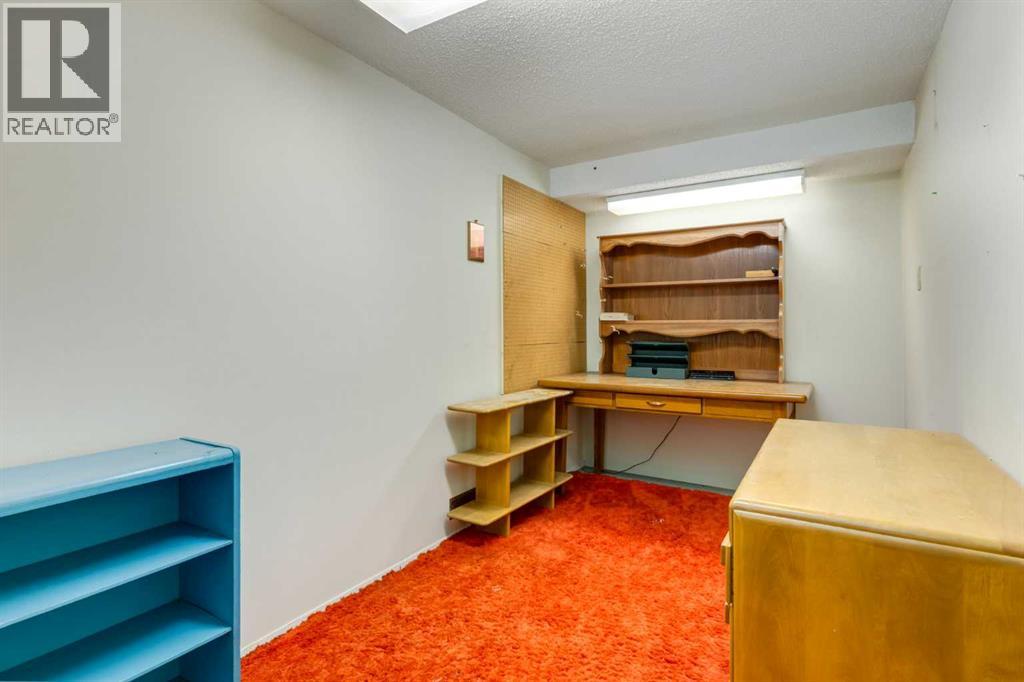 300 Edgehill Drive Nw, Calgary, Alberta  T3A 2S3 - Photo 35 - A2261278