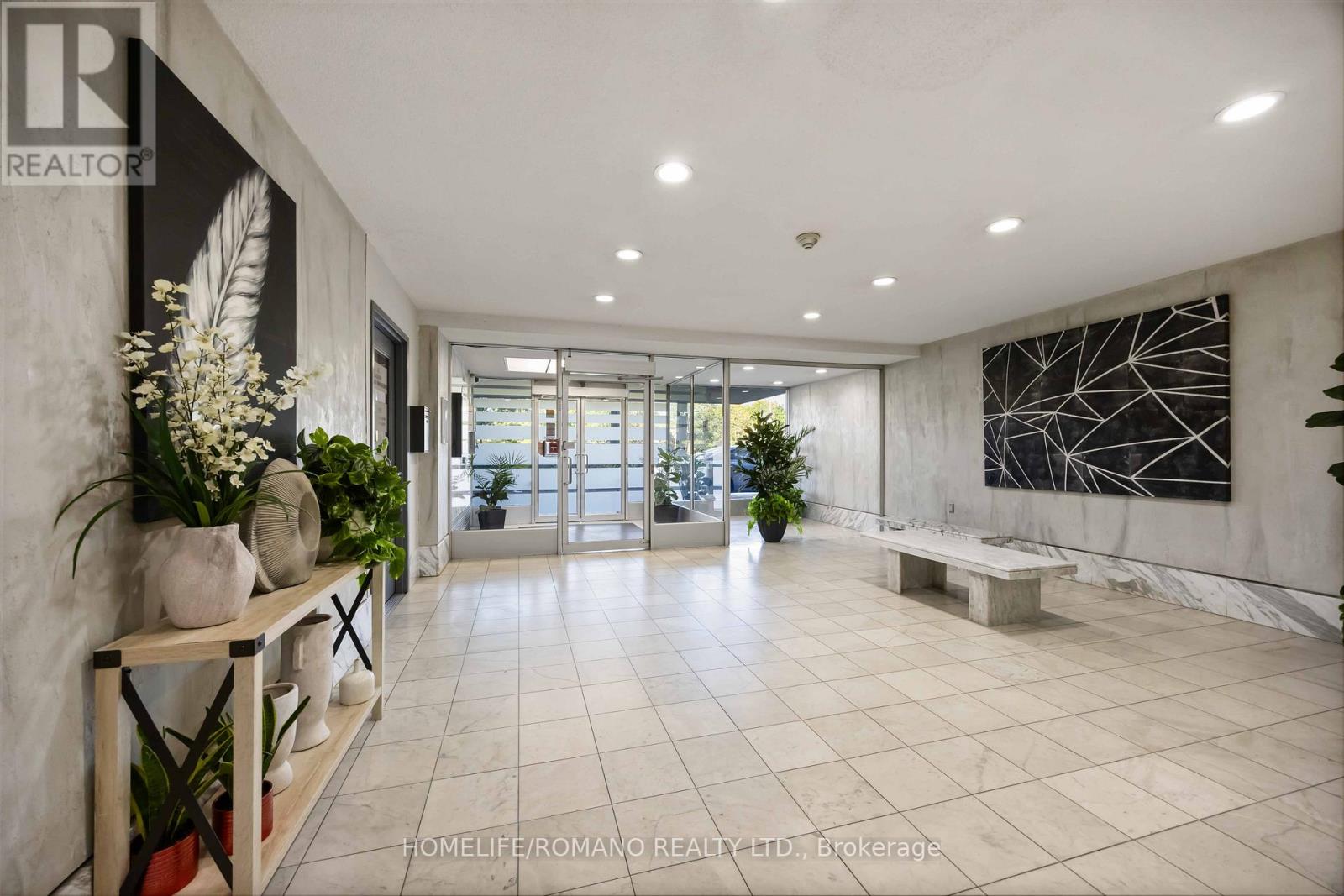 501 - 2835 Islington Avenue, Toronto, Ontario  M9L 2K2 - Photo 3 - W12439773