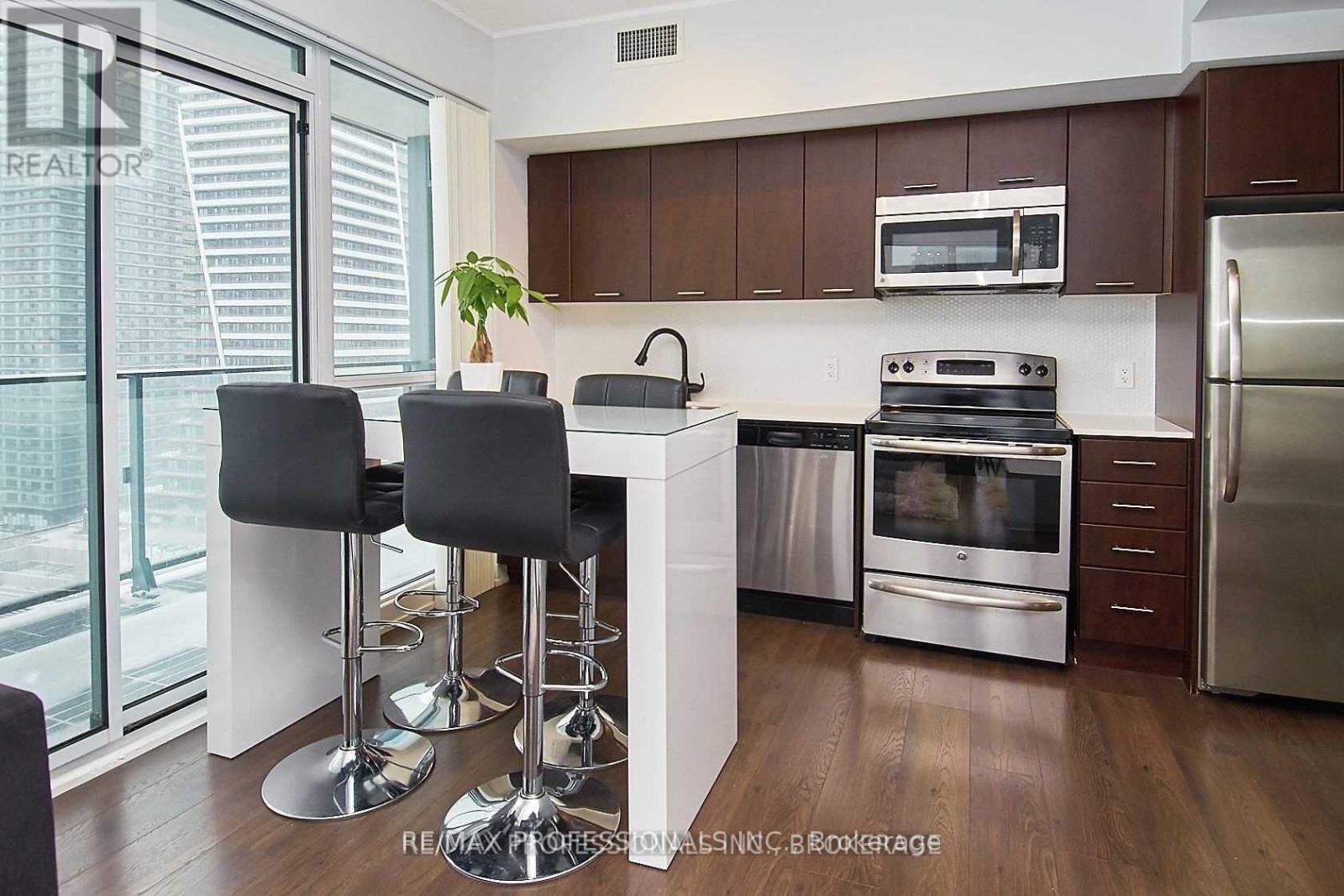 2107 - 2200 Lake Shore Boulevard, Toronto, Ontario  M8V 1A2 - Photo 8 - W12439783