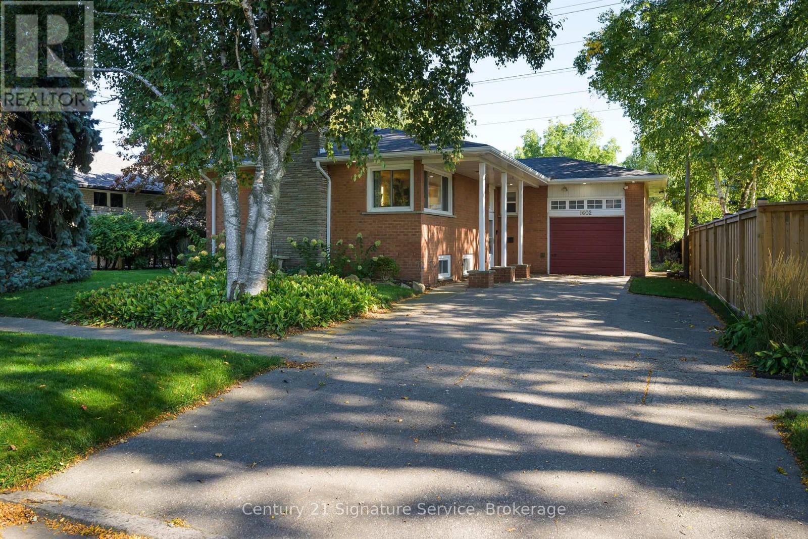 1602 Carletta Drive, Mississauga, Ontario  L4X 1E5 - Photo 2 - W12439805
