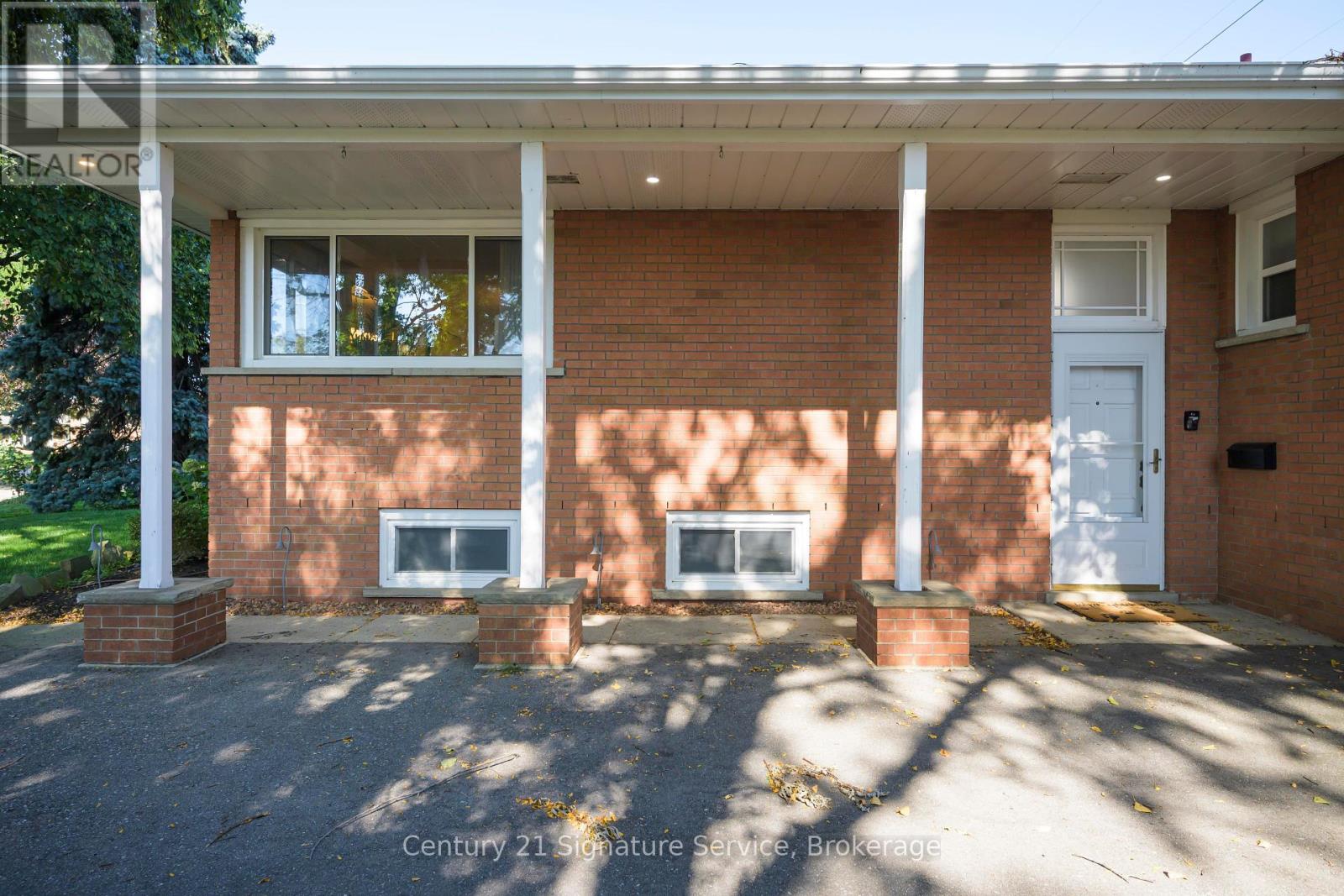 1602 Carletta Drive, Mississauga, Ontario  L4X 1E5 - Photo 4 - W12439805