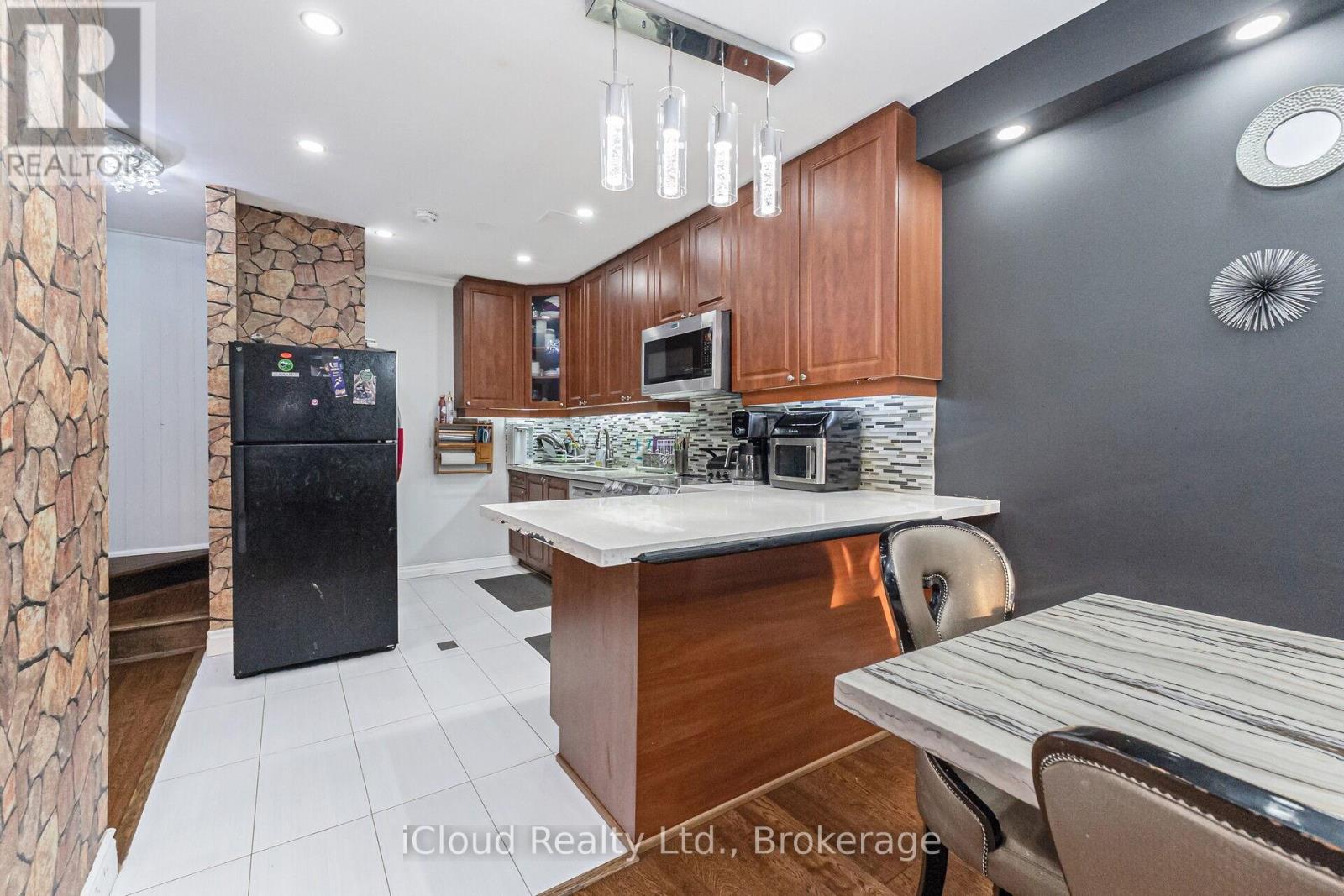 10 - 40 Rabbit Lane, Toronto, Ontario  M9B 5S6 - Photo 13 - W12439824