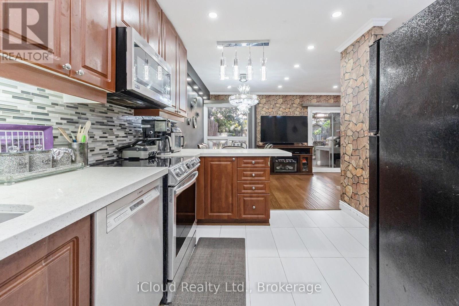 10 - 40 Rabbit Lane, Toronto, Ontario  M9B 5S6 - Photo 17 - W12439824
