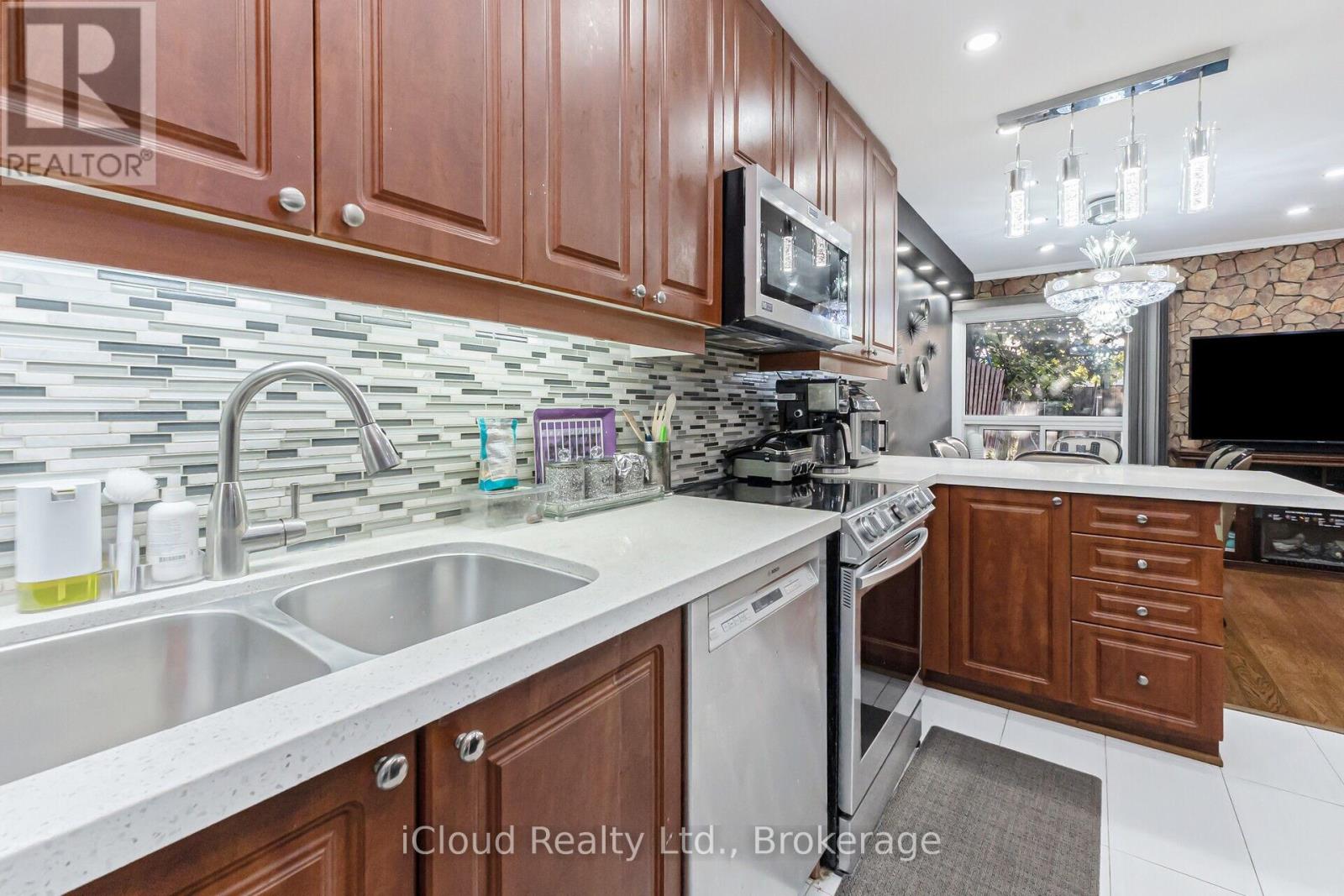 10 - 40 Rabbit Lane, Toronto, Ontario  M9B 5S6 - Photo 18 - W12439824